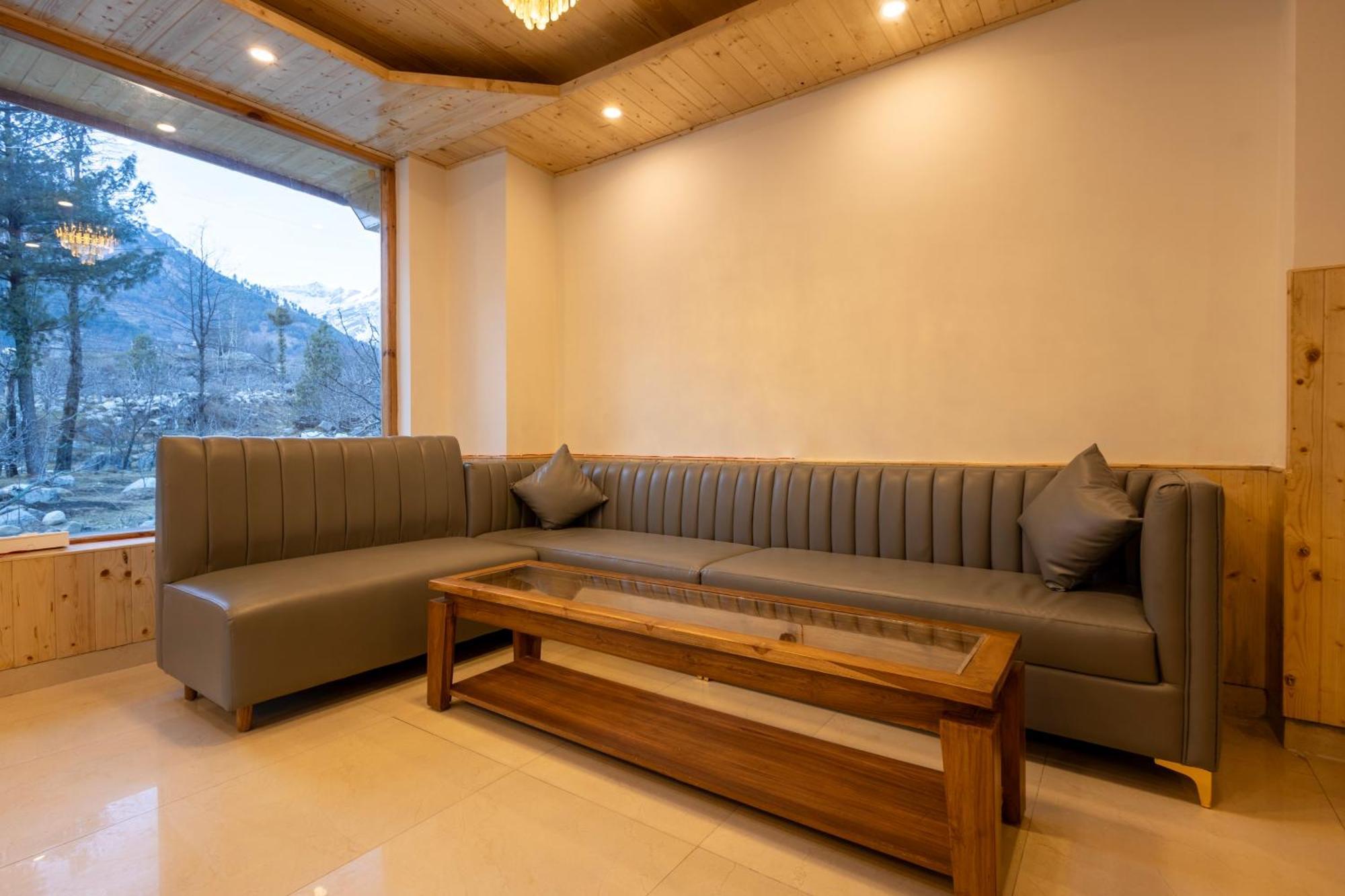 Treebo Premium Silverstone With Mountain Valley View Hotel