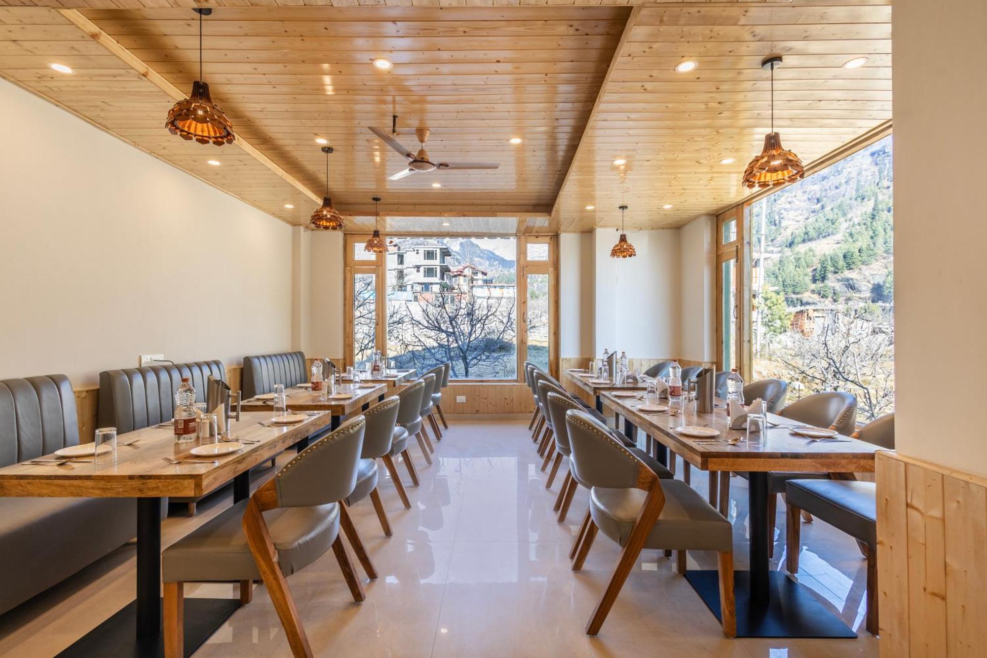 Hotel Treebo Premium Silverstone With Mountain Valley View Manali (Himachal Pradesh)