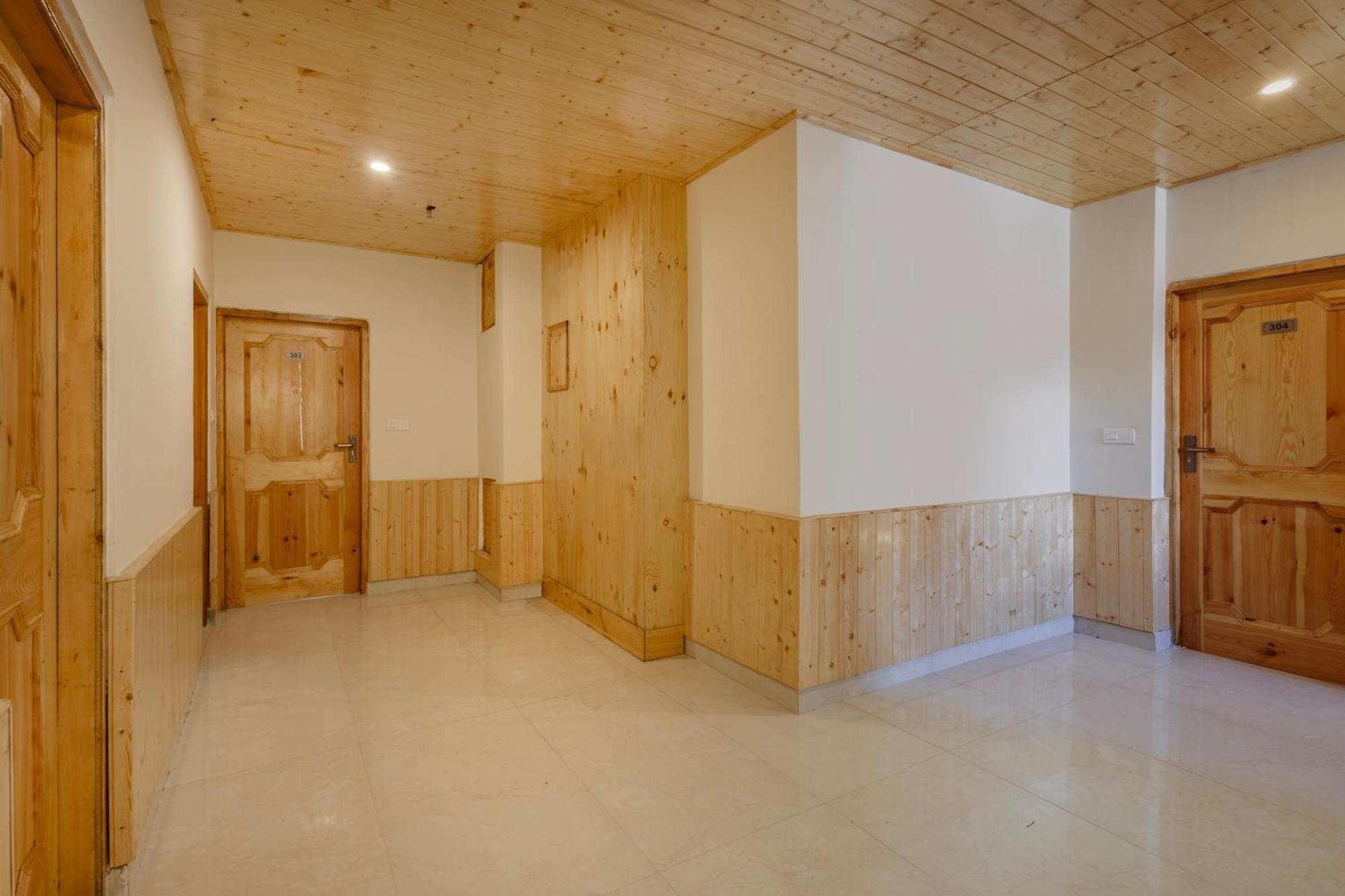 Treebo Premium Silverstone With Mountain Valley View Hotel Manali (Himachal Pradesh)