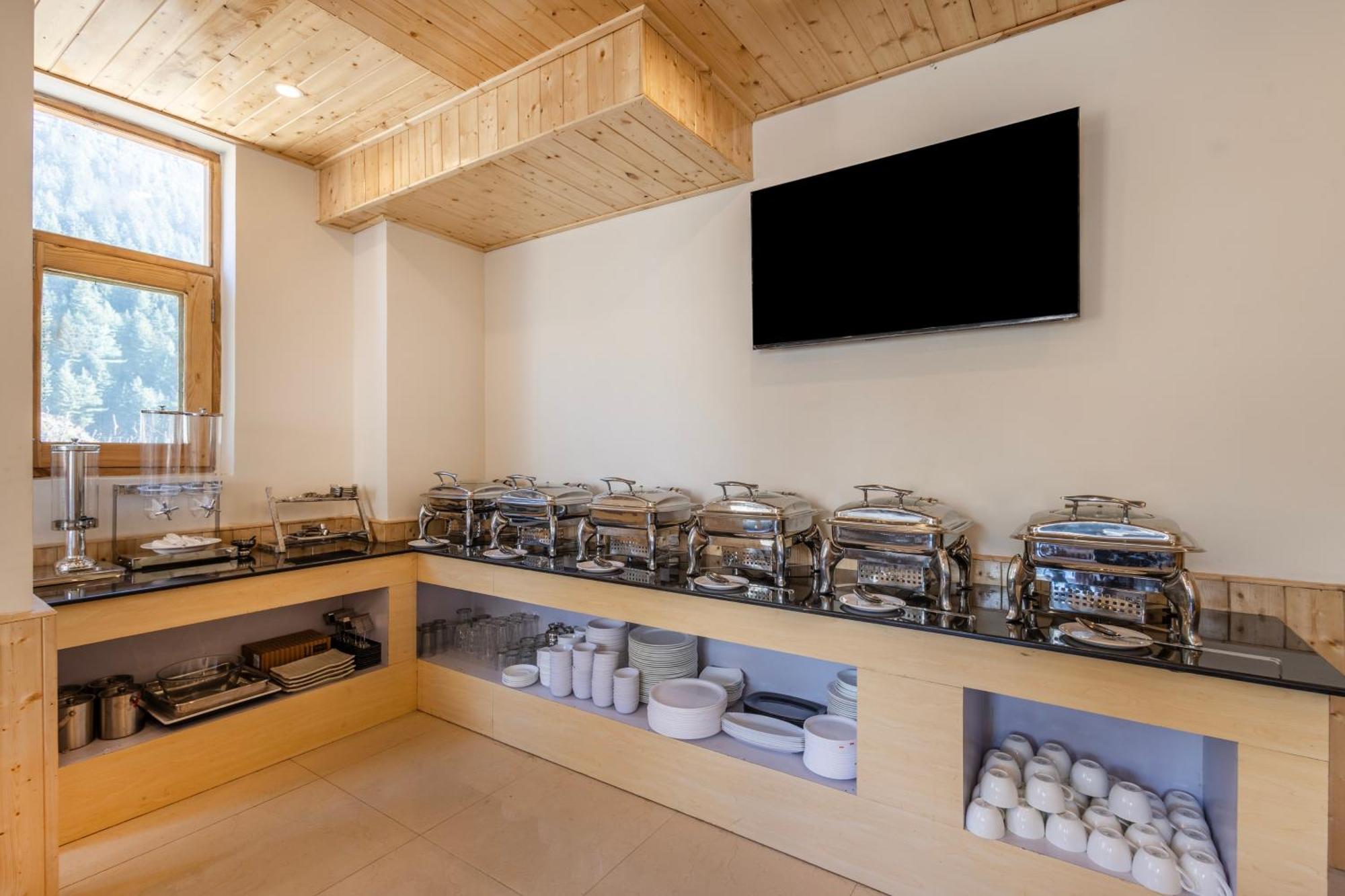 Hotel Treebo Premium Silverstone With Mountain Valley View 4*