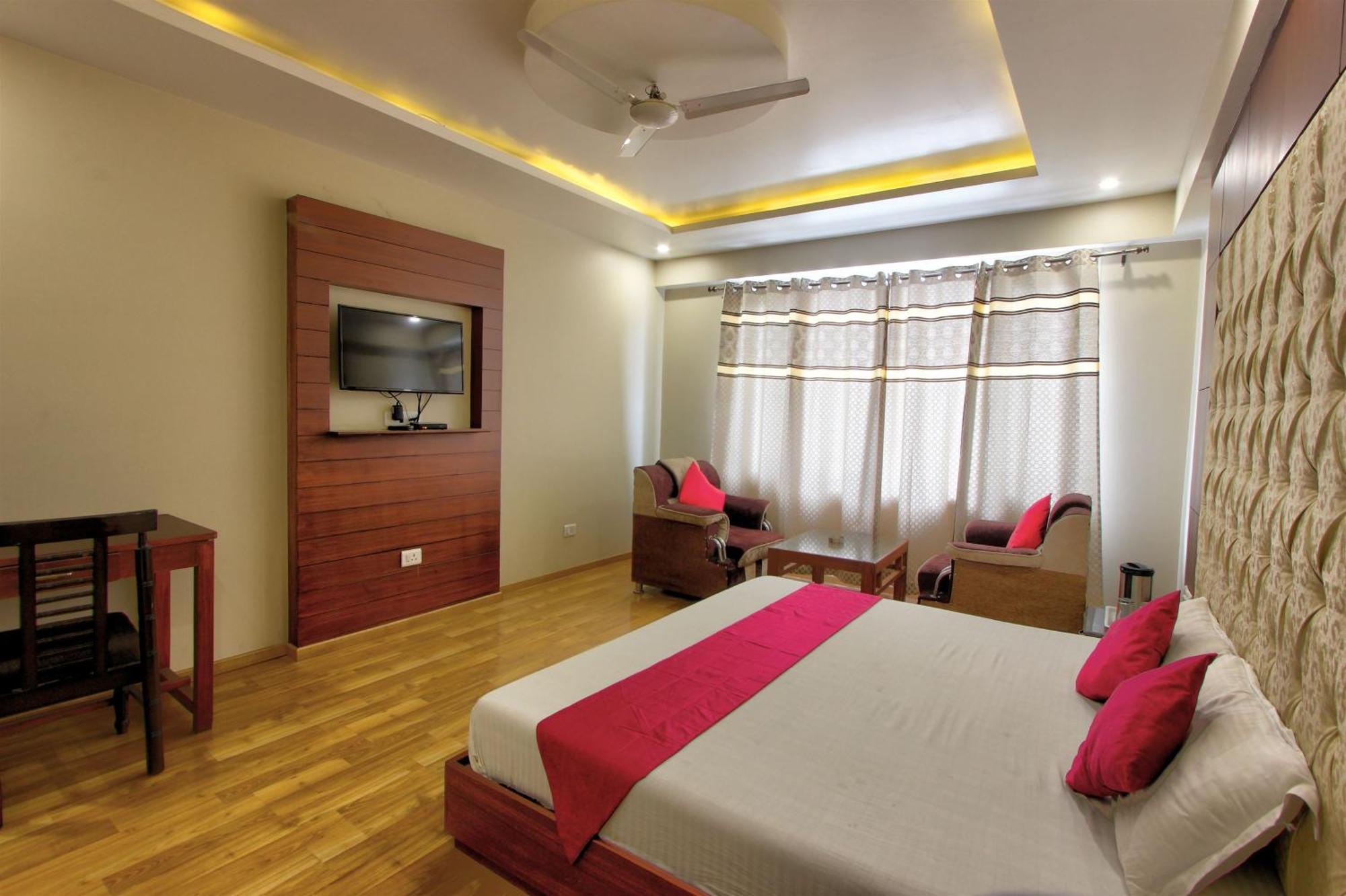 Hotel Neelam Near Volvo Bus Stand Manali (Himachal Pradesh)