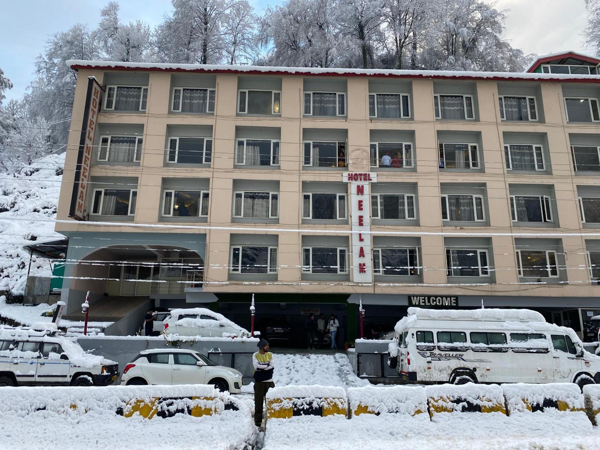 Neelam Near Volvo Bus Stand Hotel 3*