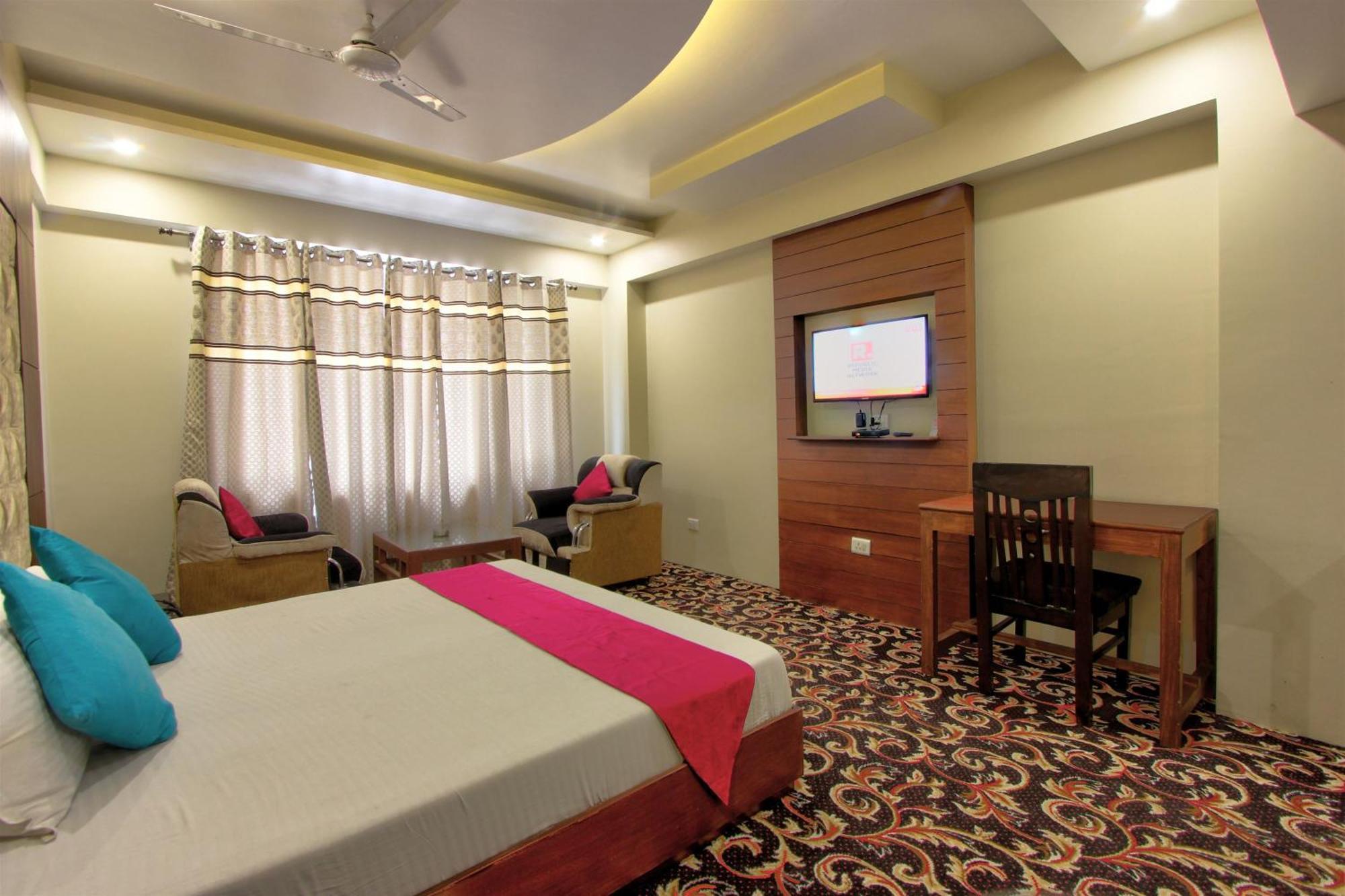 Neelam Near Volvo Bus Stand Hotel