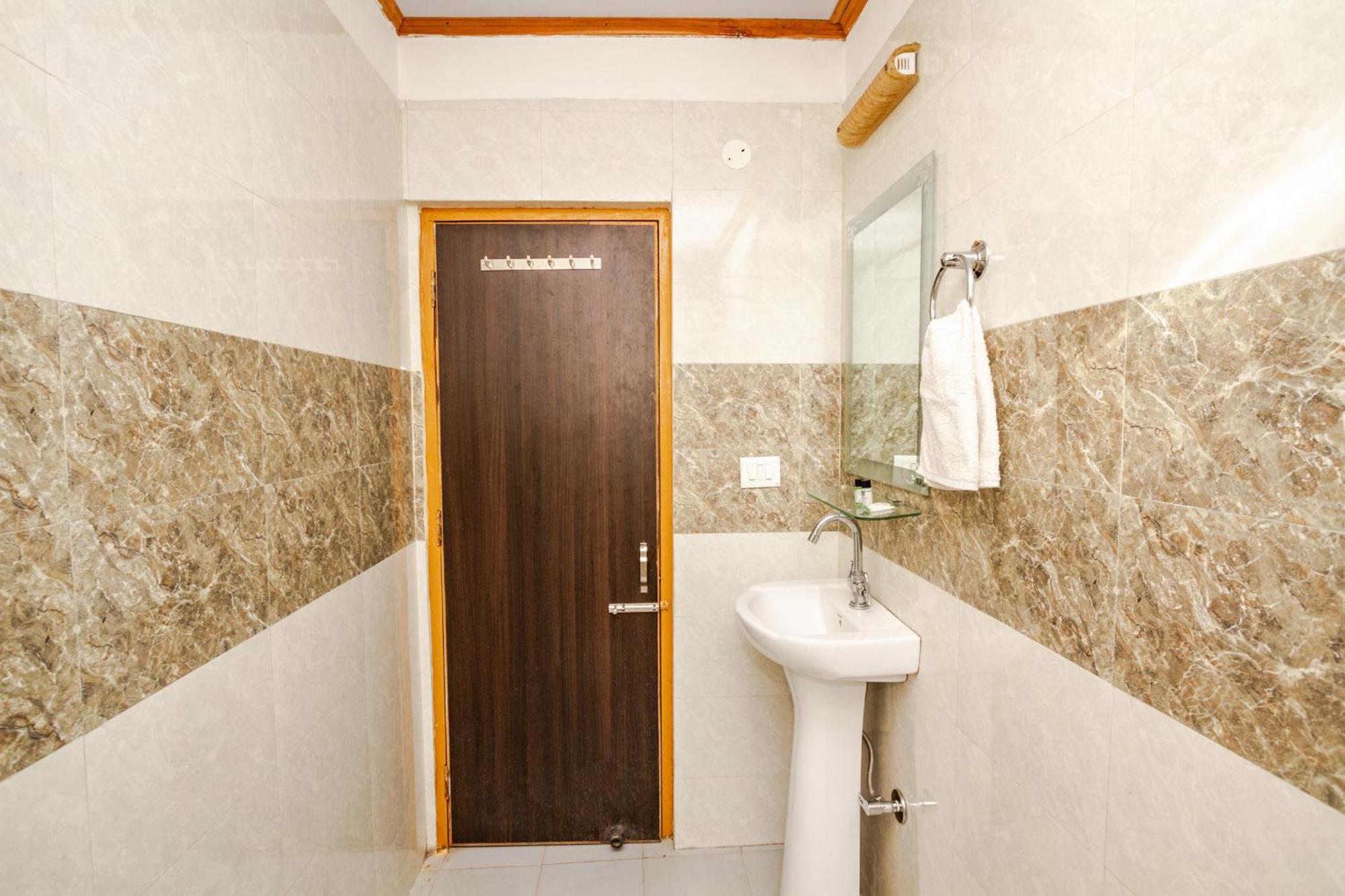Rudra Mountain , Aleo Hotel 3*