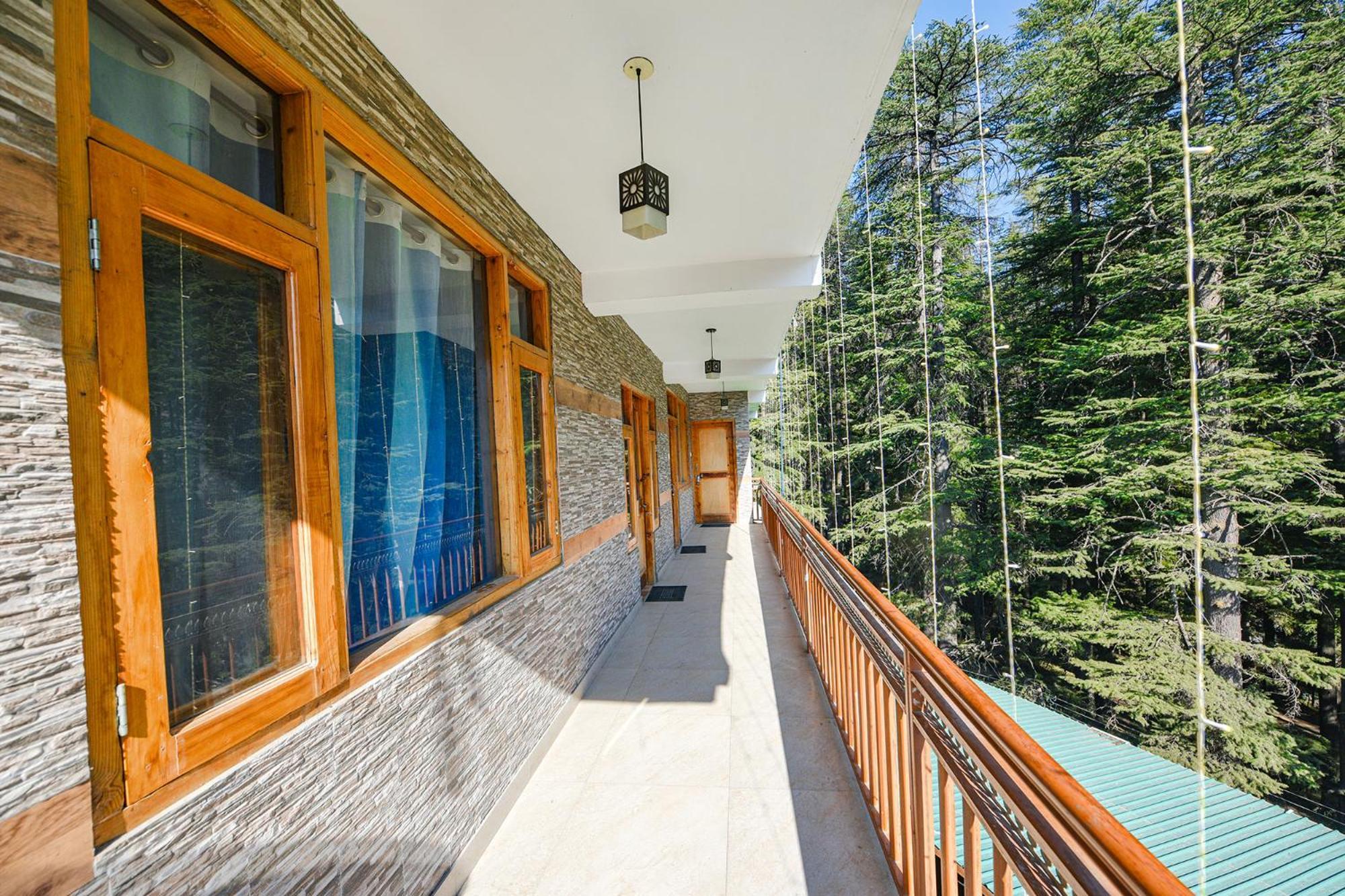 Hotel Fabhotel Hadimba Valley Manali (Himachal Pradesh)
