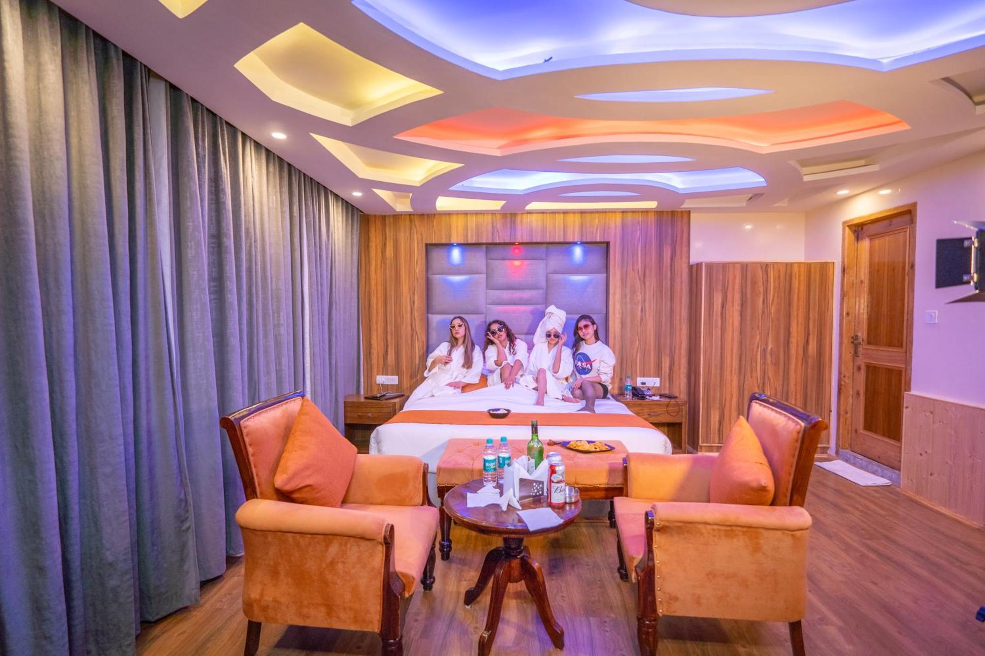 Hill River - Heated & Air Cooled - Near Mall Road , Of 2024- 2025 Hotel