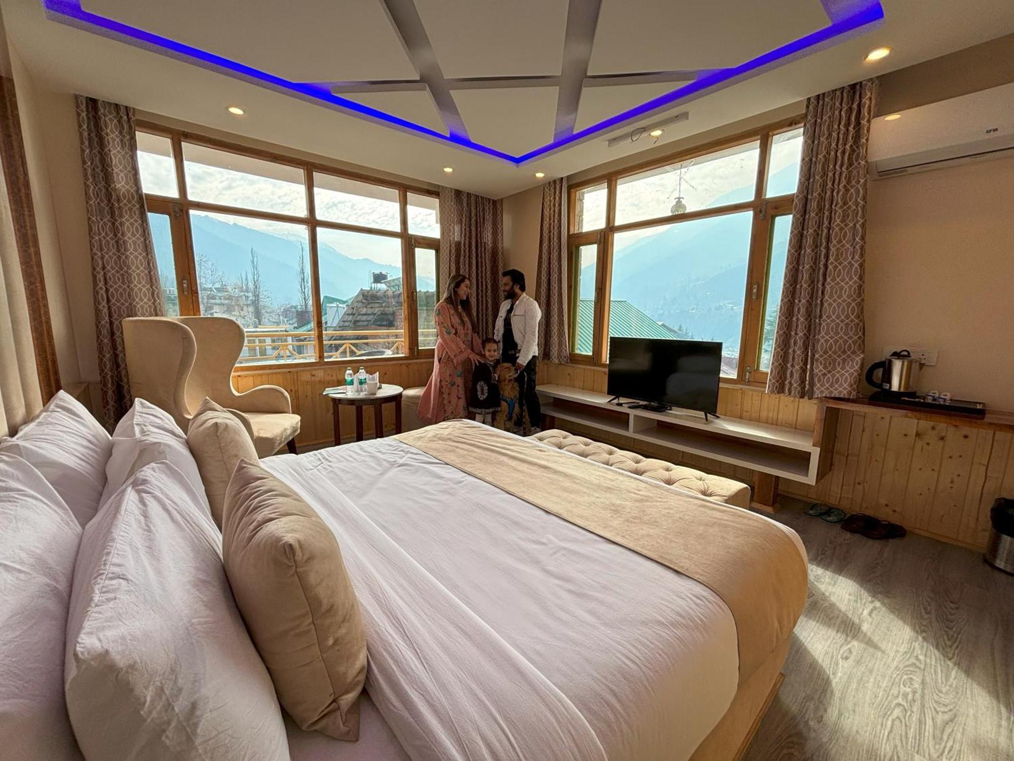 Hill River - Heated & Air Cooled - Near Mall Road , Of 2024- 2025 Hotel 4*