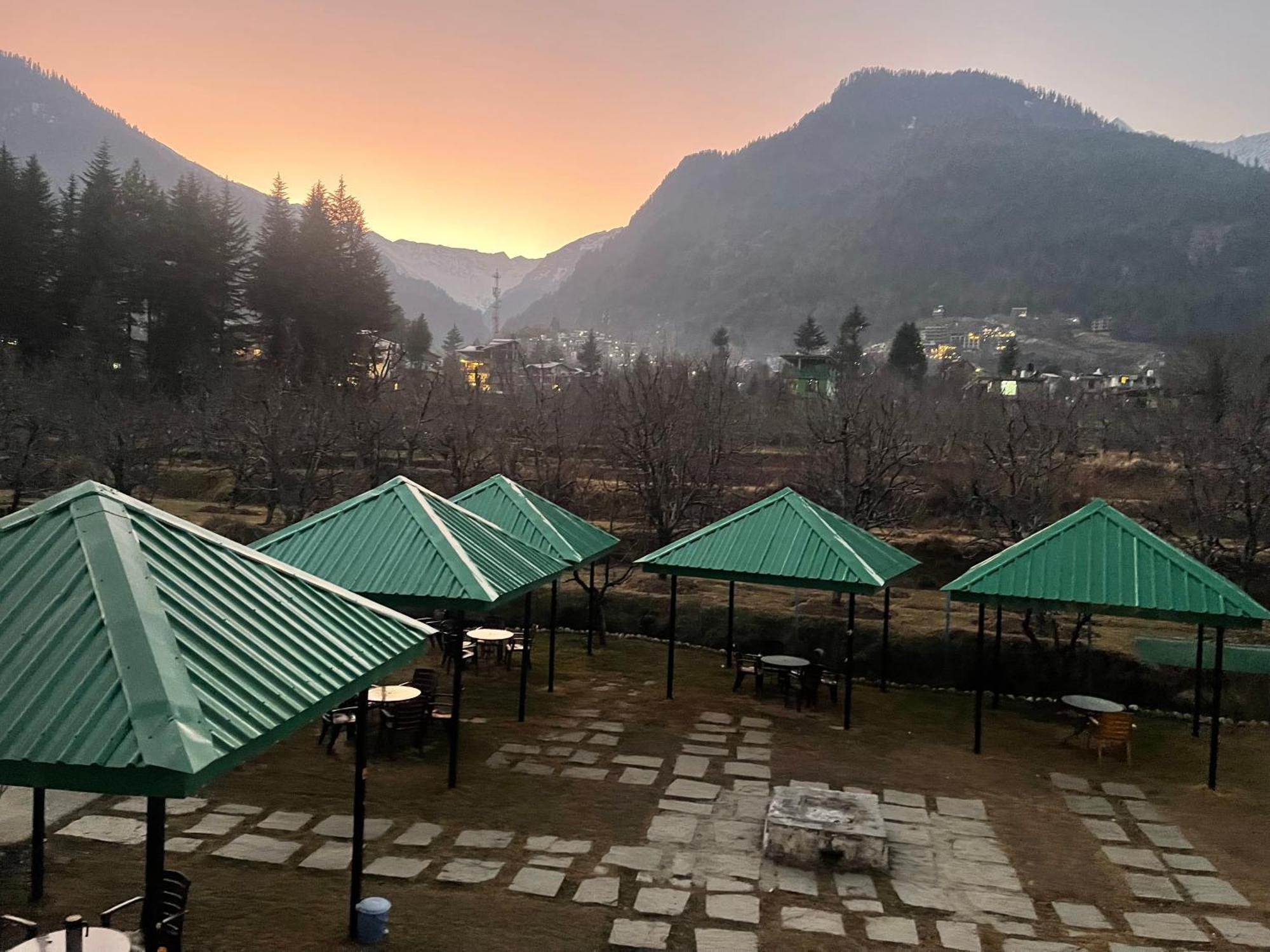 Celebriti By London Vista - Old Hotel Manali (Himachal Pradesh)