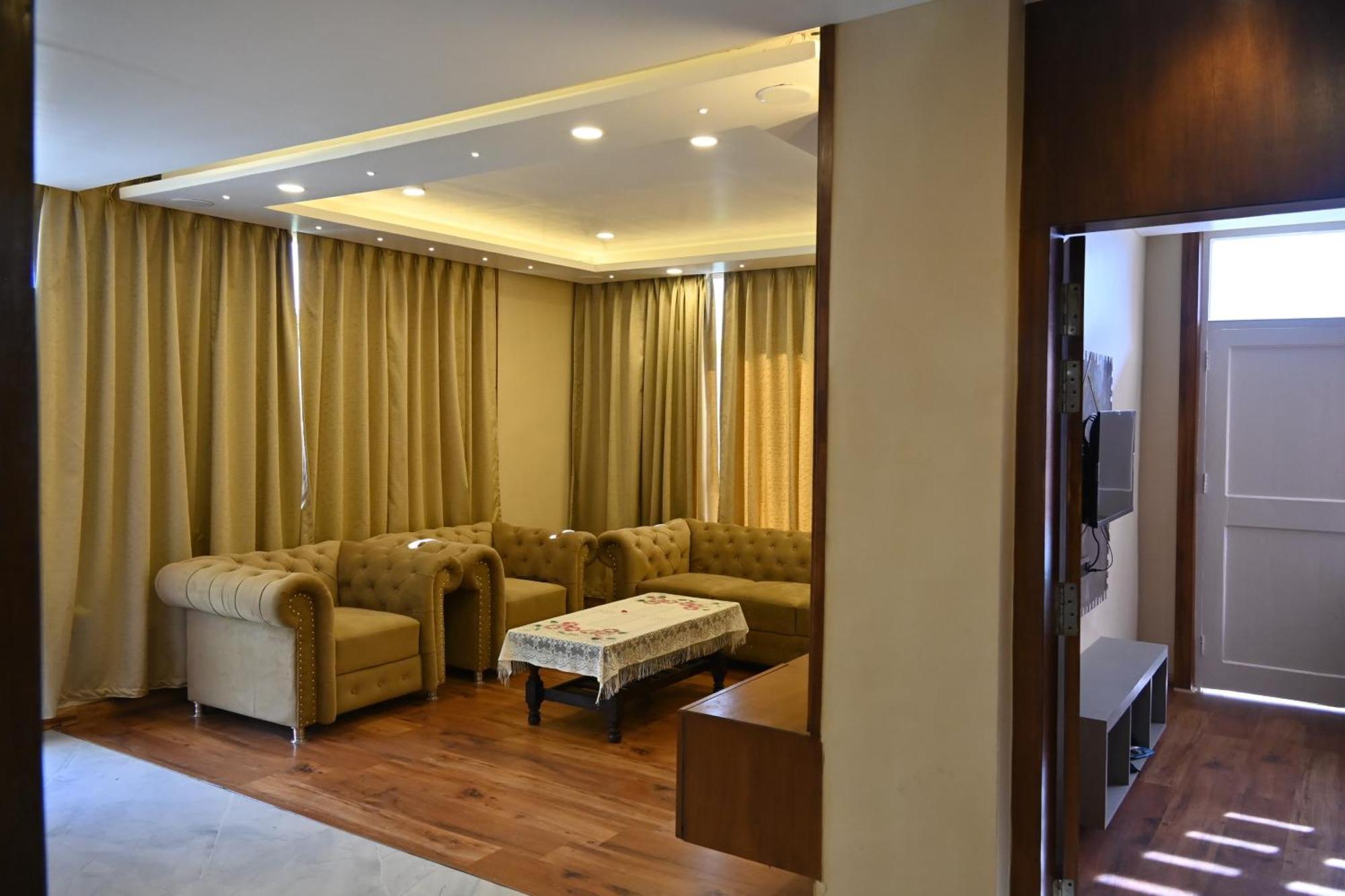 Aayaan Roy Villa *