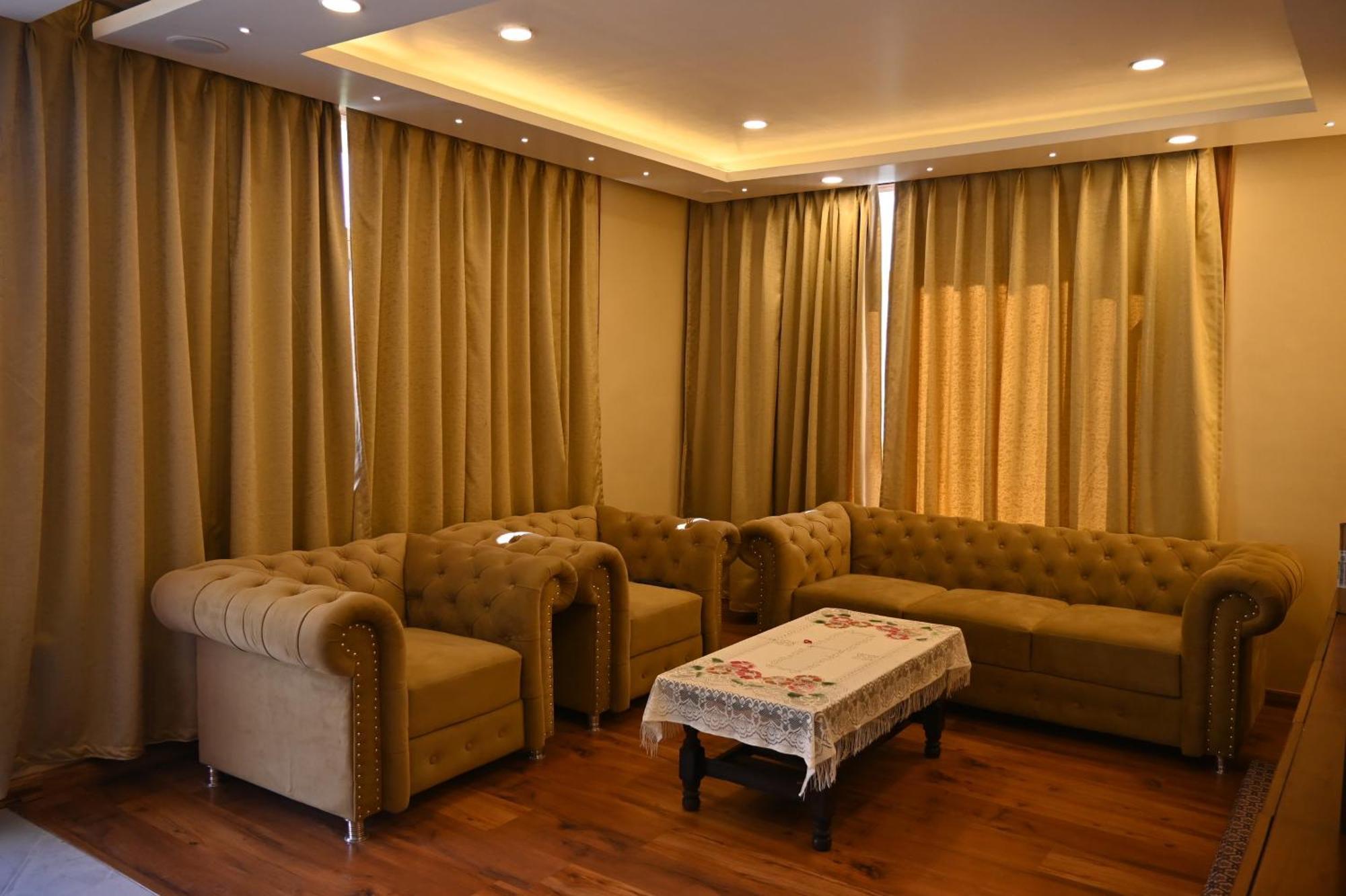 Villa Aayaan Roy