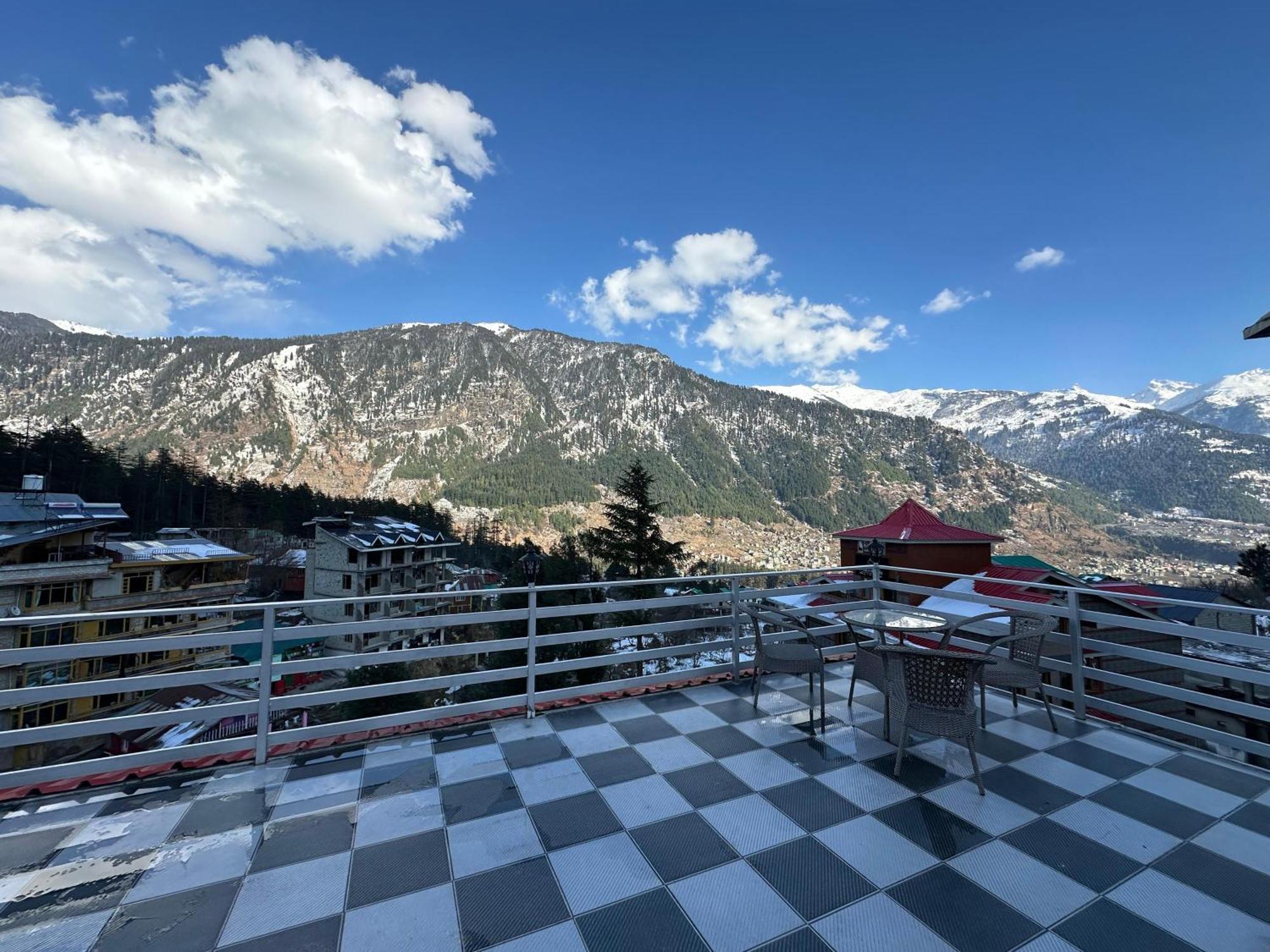 Valley Of Sublime!!! Nirvana Hills!!! A Family With Roof Lounge And Restaurants * Manali (Himachal Pradesh)