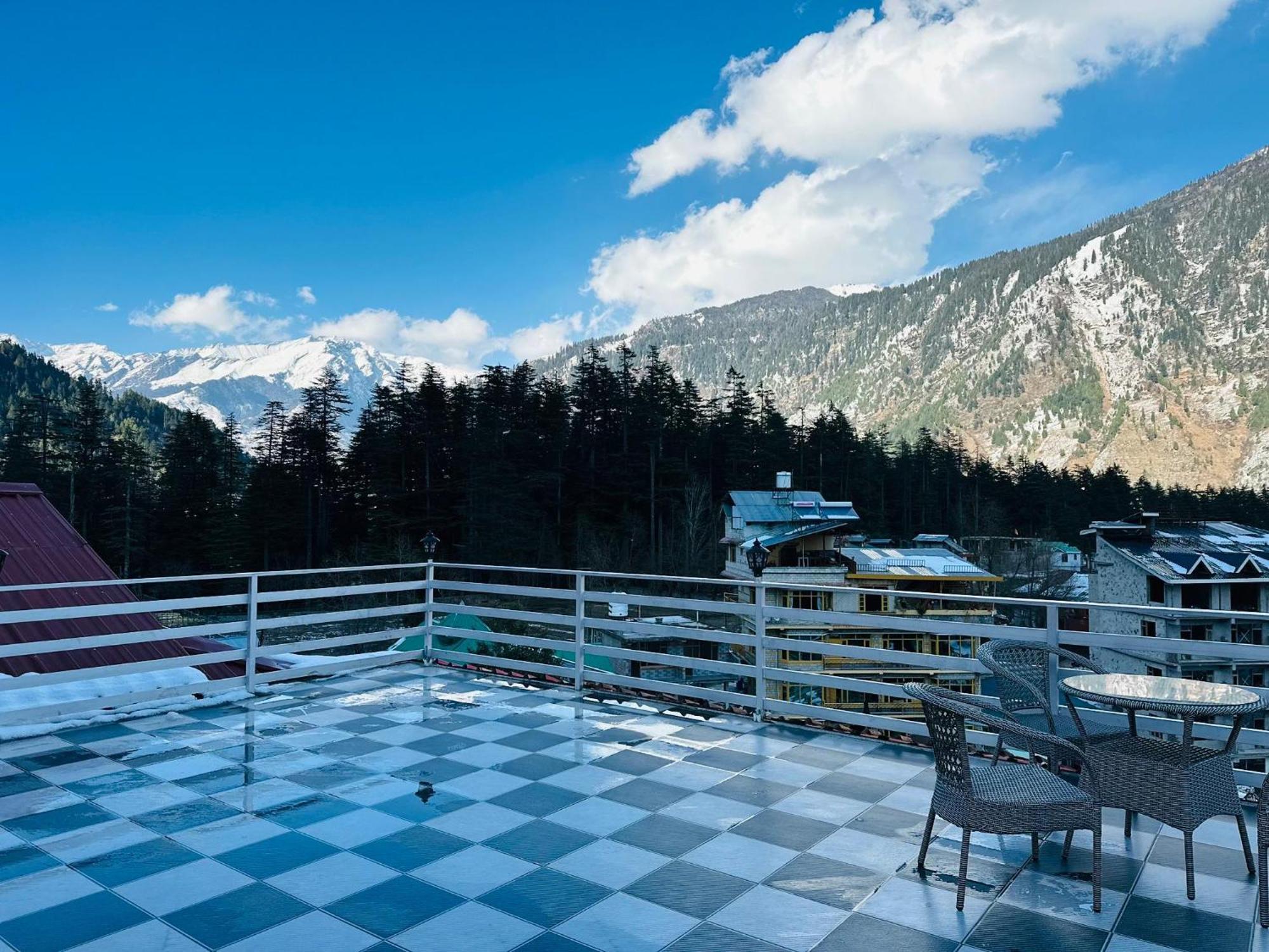 Valley Of Sublime!!! Nirvana Hills!!! A Family With Roof Lounge And Restaurants