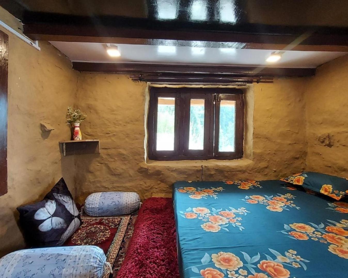 Hotel Footloose , Manali (Himachal Pradesh)