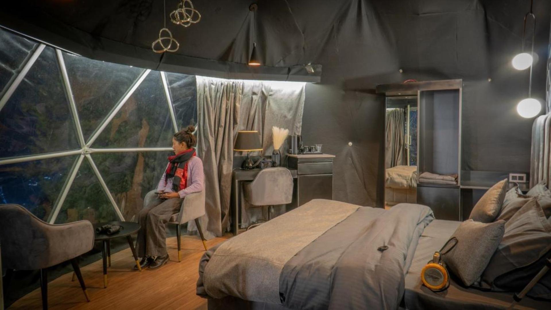 Hotel Footloose , *