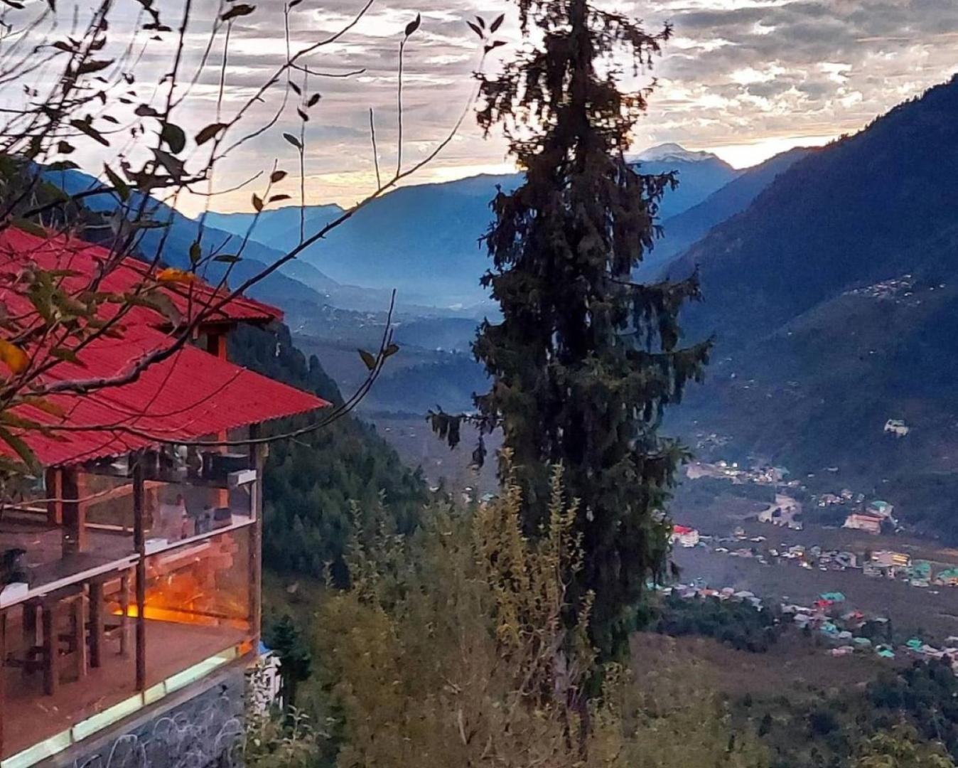 Hotel Footloose , Manali (Himachal Pradesh)