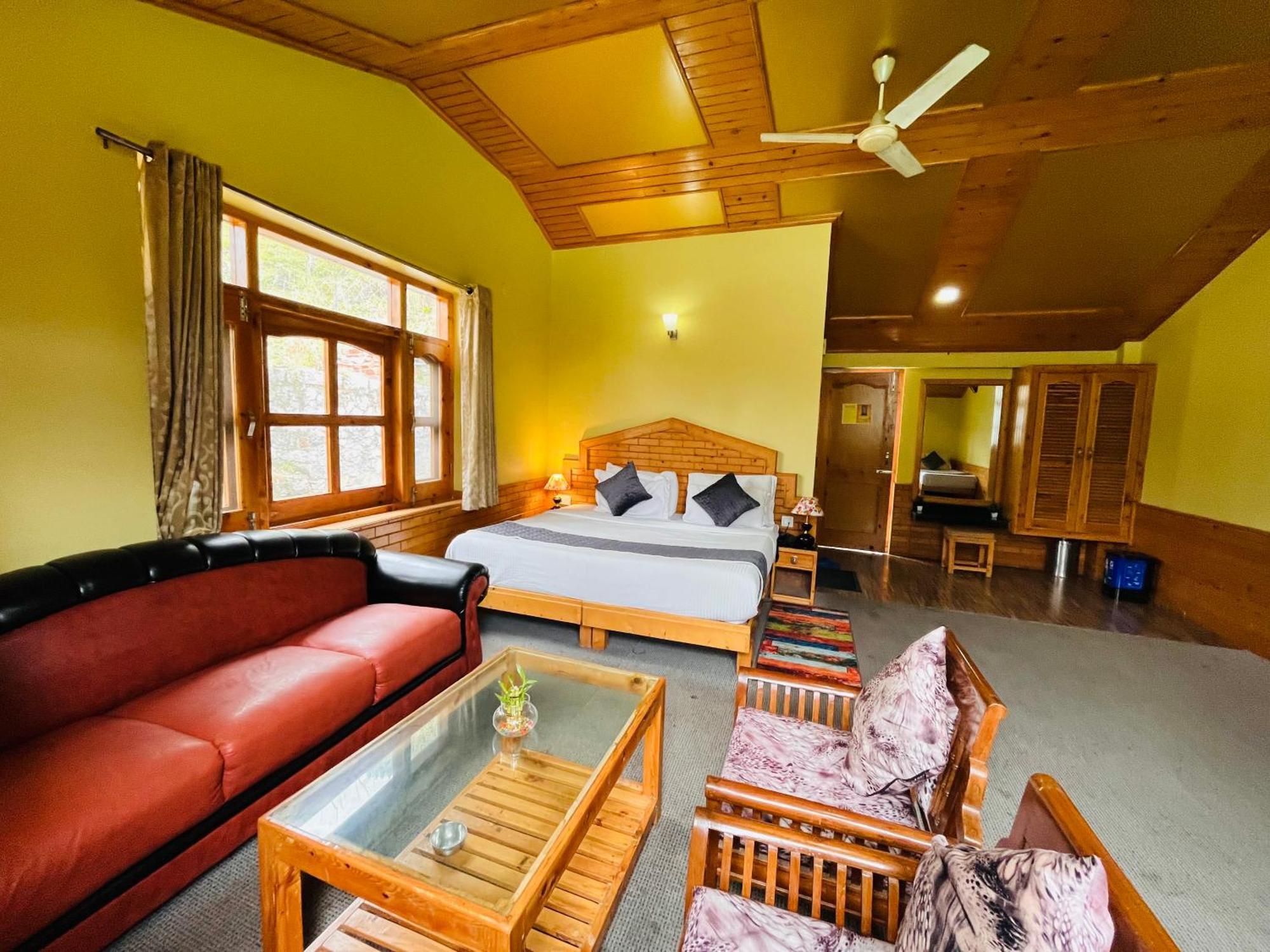 Hollywood - Scenic River & Mountain View With Premium Near Mall Road Hotel