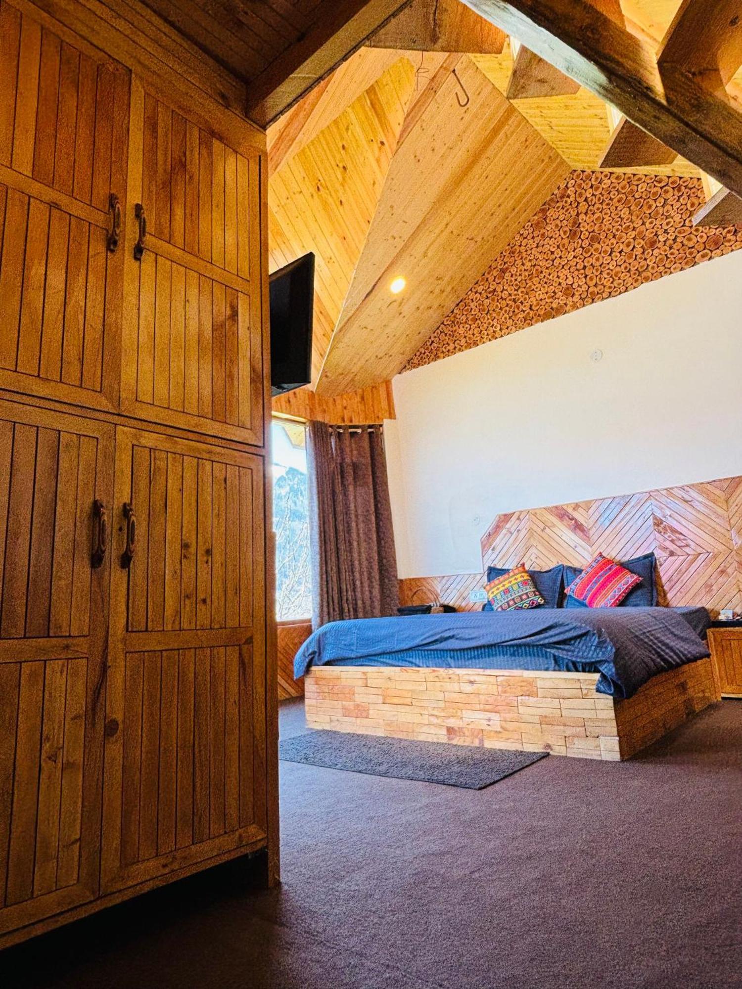 Anwara Lodge Manali (Himachal Pradesh)