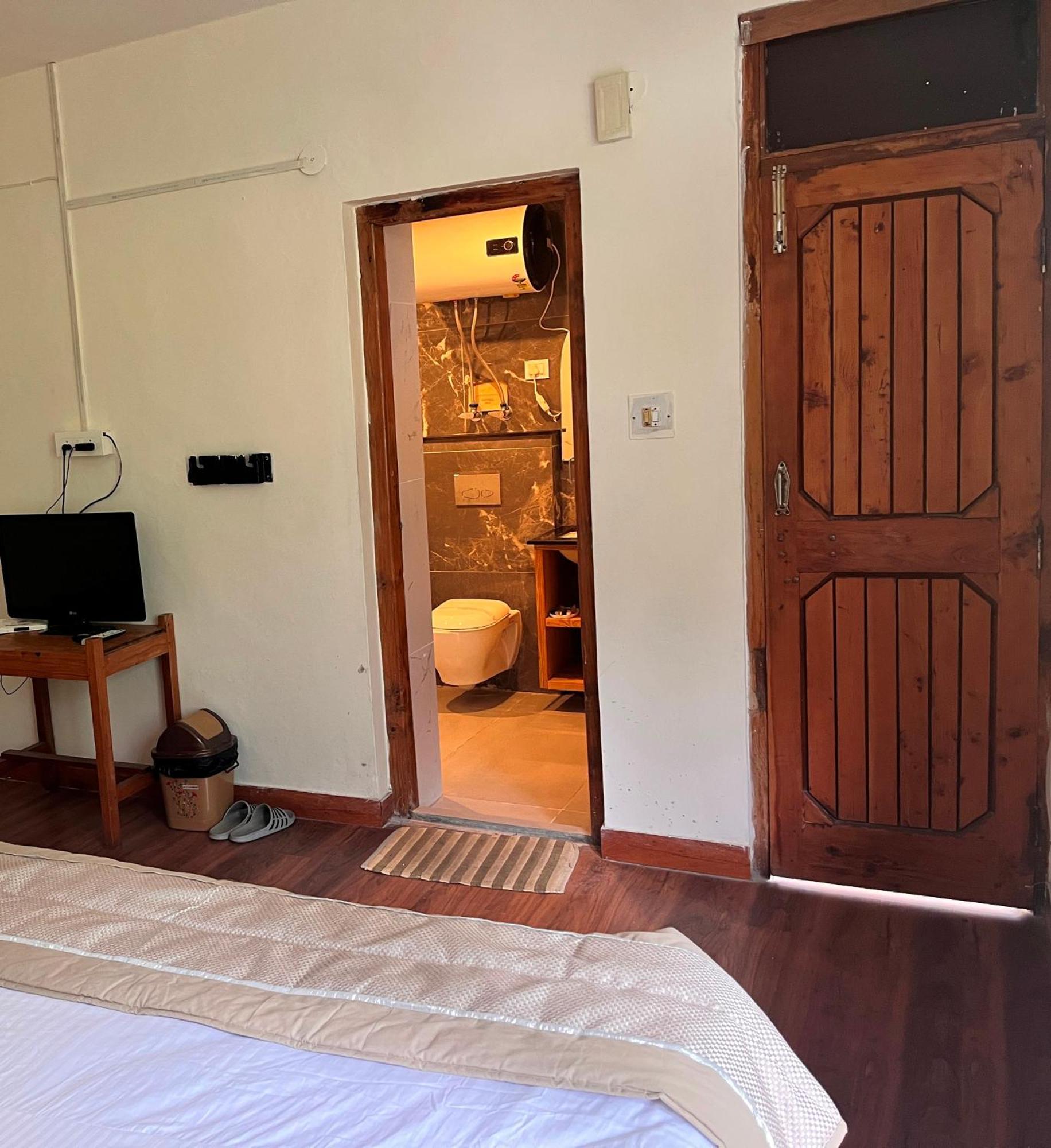 Hotel Tourist 10 Minutes Walking Distance From The Mall