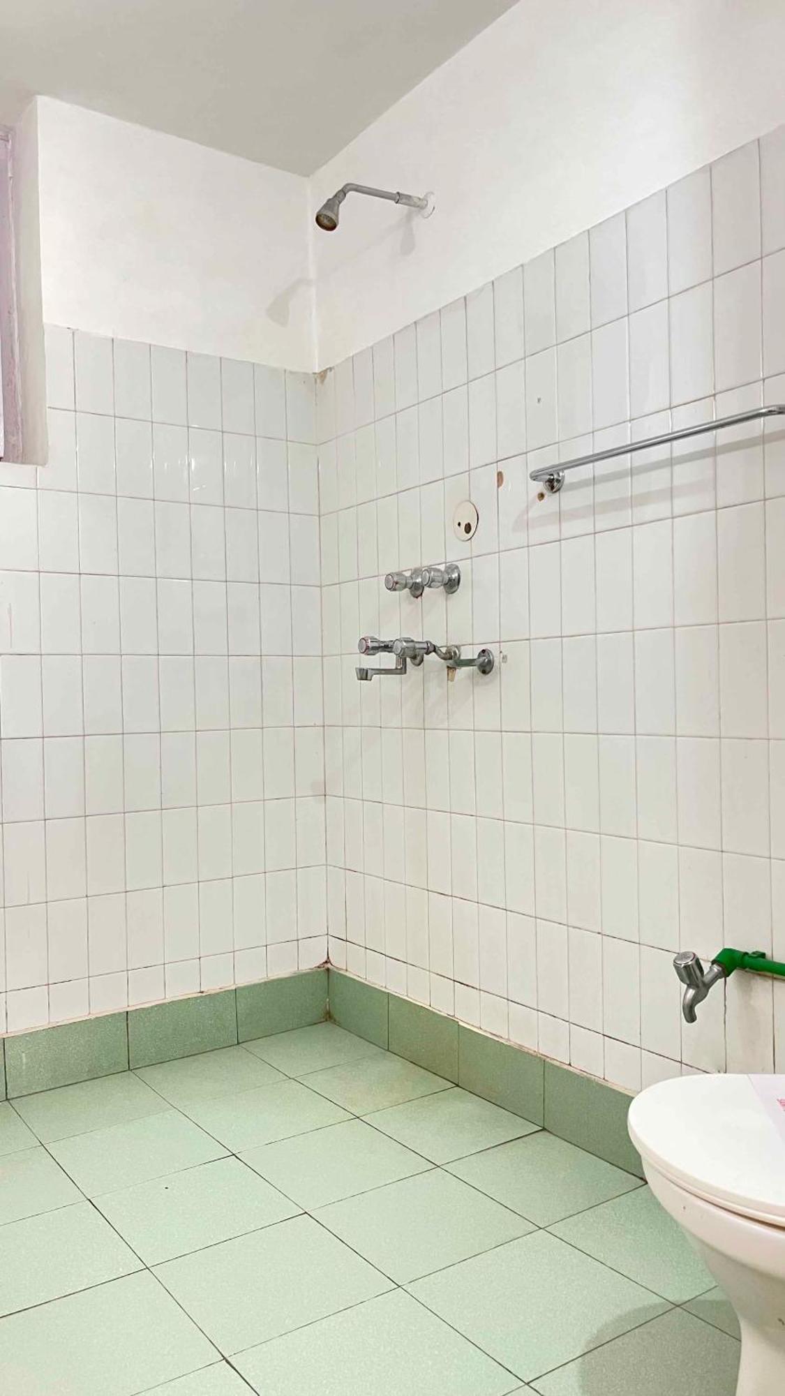Hotel Tourist 10 Minutes Walking Distance From The Mall *