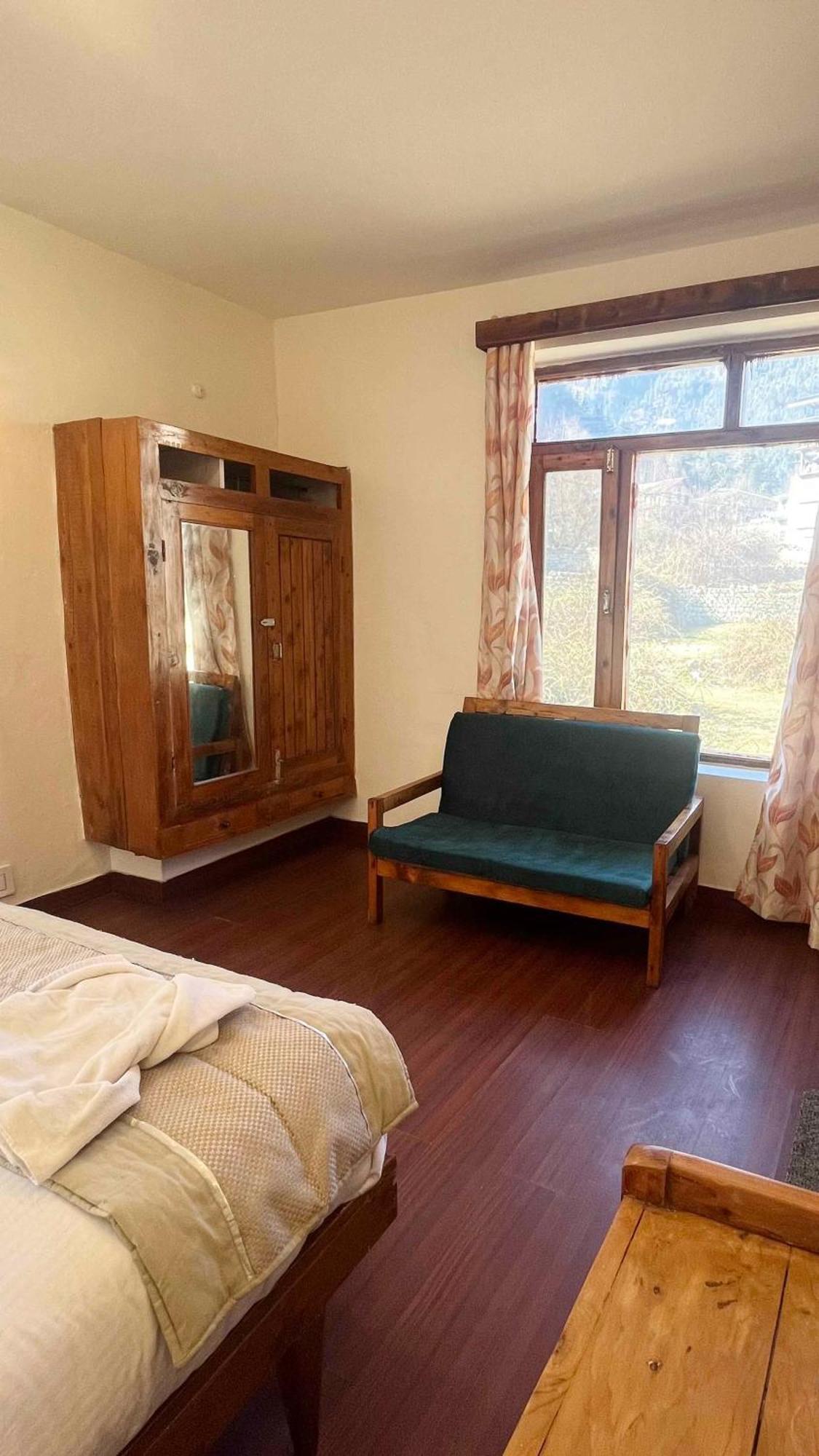 Hotel Tourist 10 Minutes Walking Distance From The Mall Manali (Himachal Pradesh)