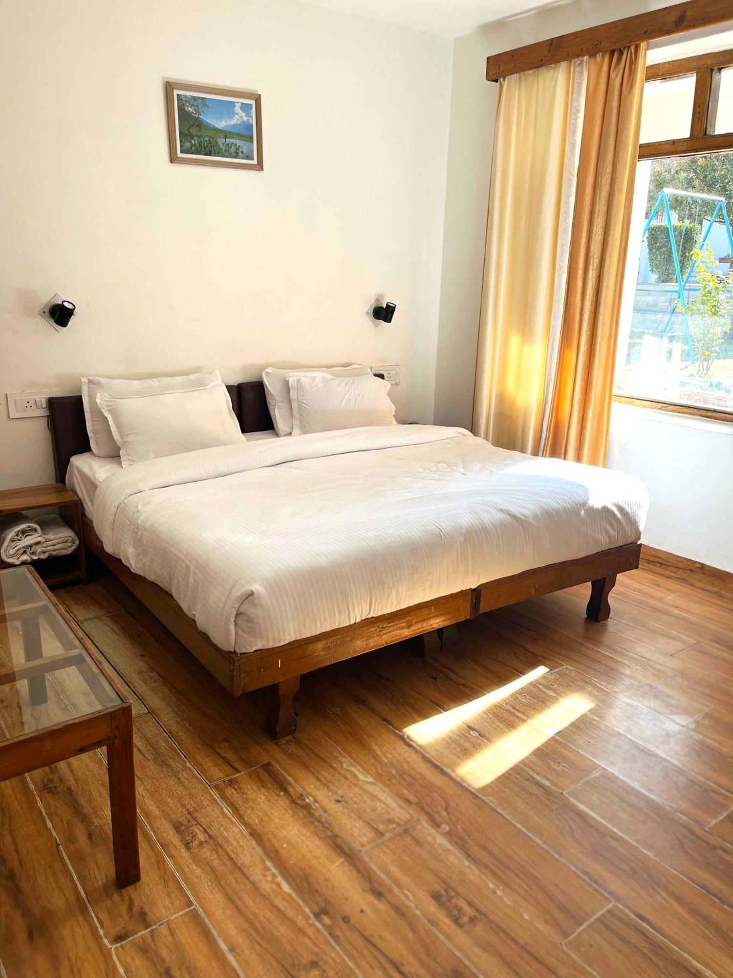 Hotel Tourist 10 Minutes Walking Distance From The Mall