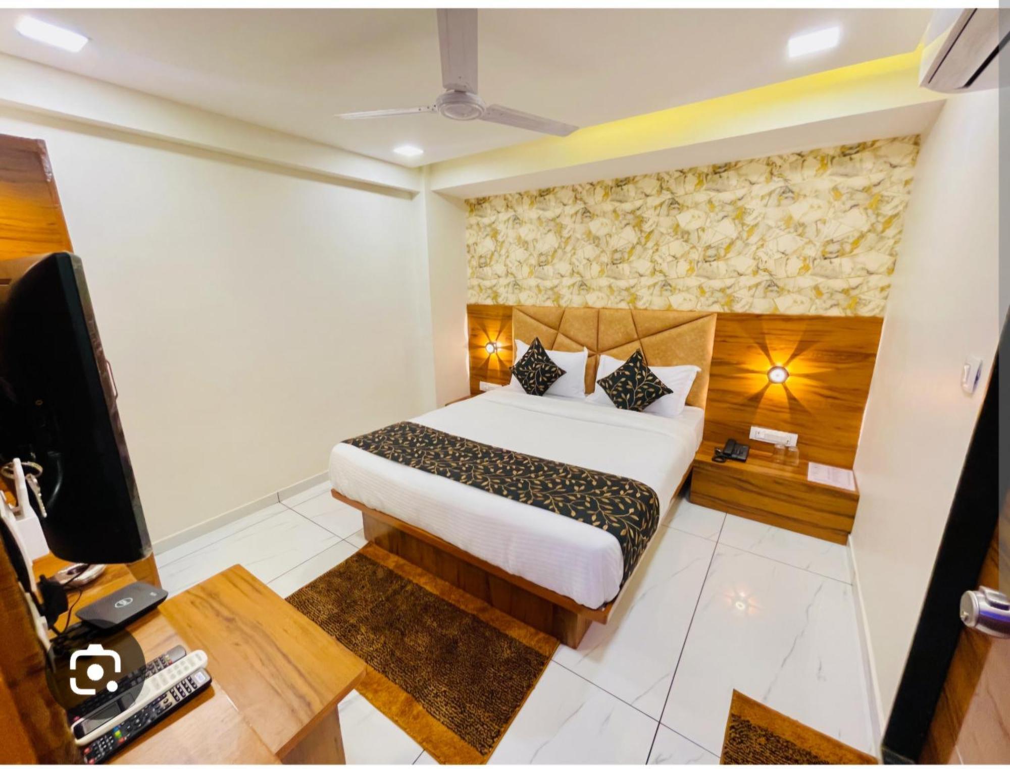Residency's Royal Galaxy Palace Homestay *