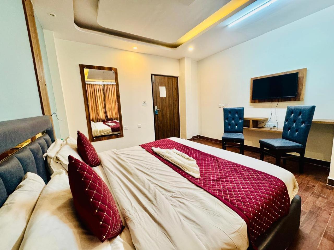 Homestay Residency's Royal Galaxy Palace