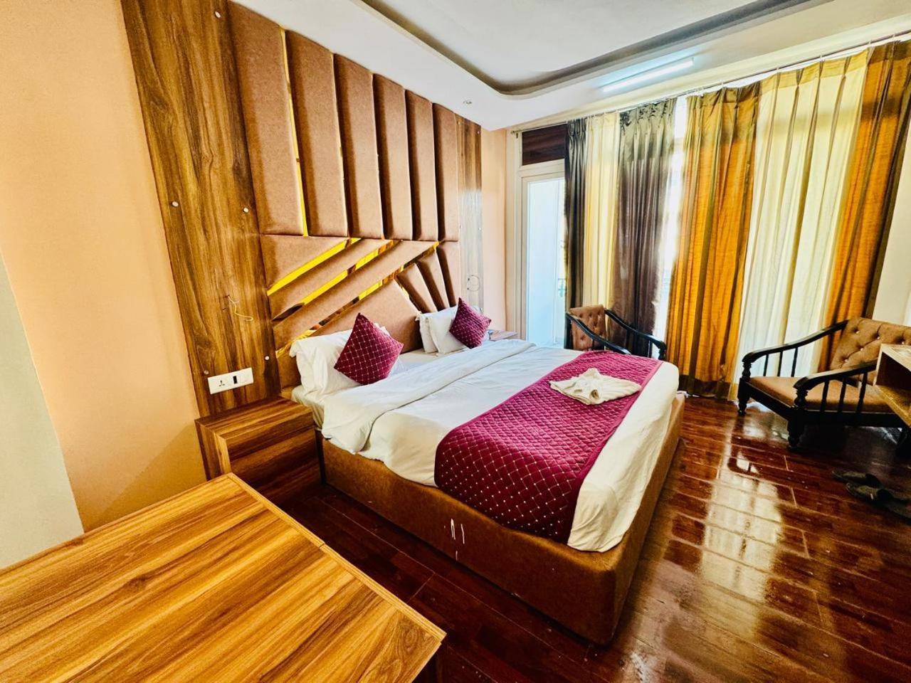 Residency's Royal Galaxy Palace * Manali (Himachal Pradesh)