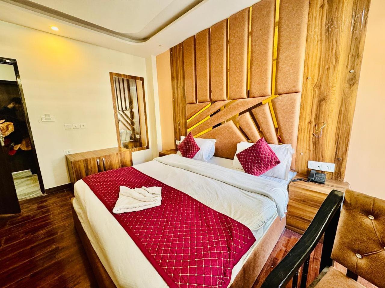 Residency's Royal Galaxy Palace *