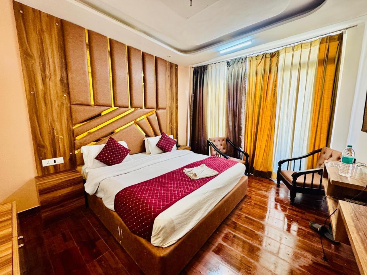 Homestay Residency's Royal Galaxy Palace