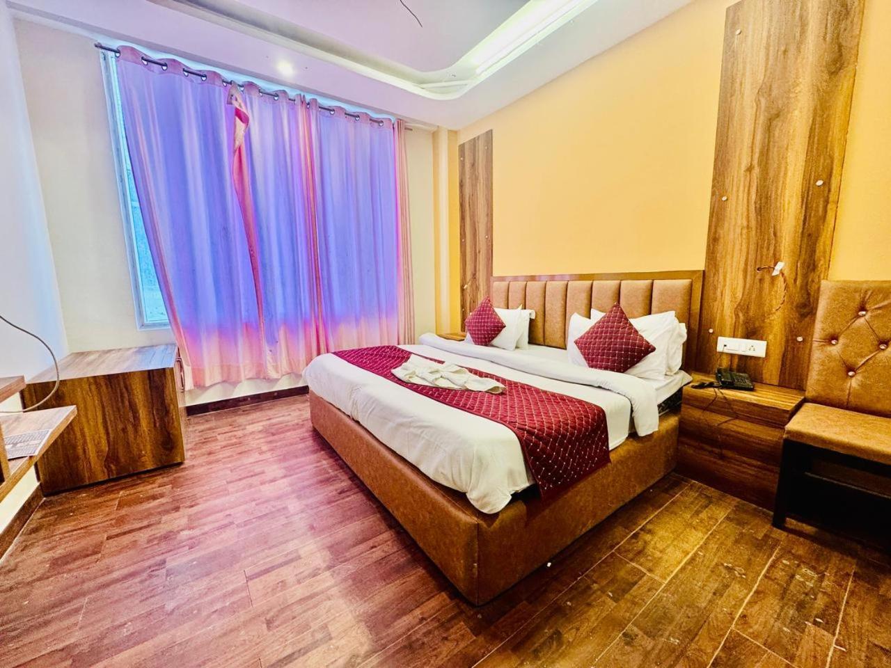 Homestay Residency's Royal Galaxy Palace *