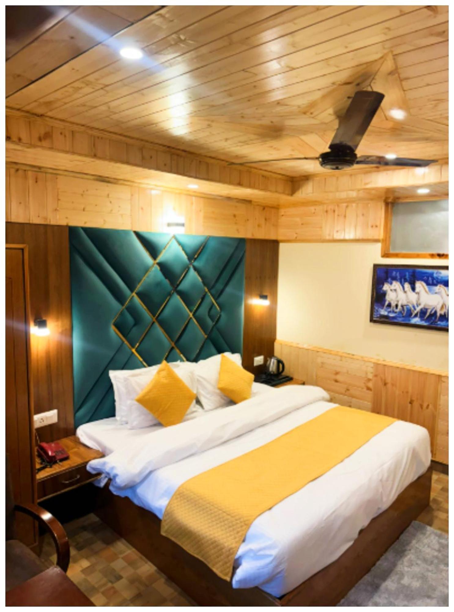 Hotel H A R M O N I Near River And Temple 4*