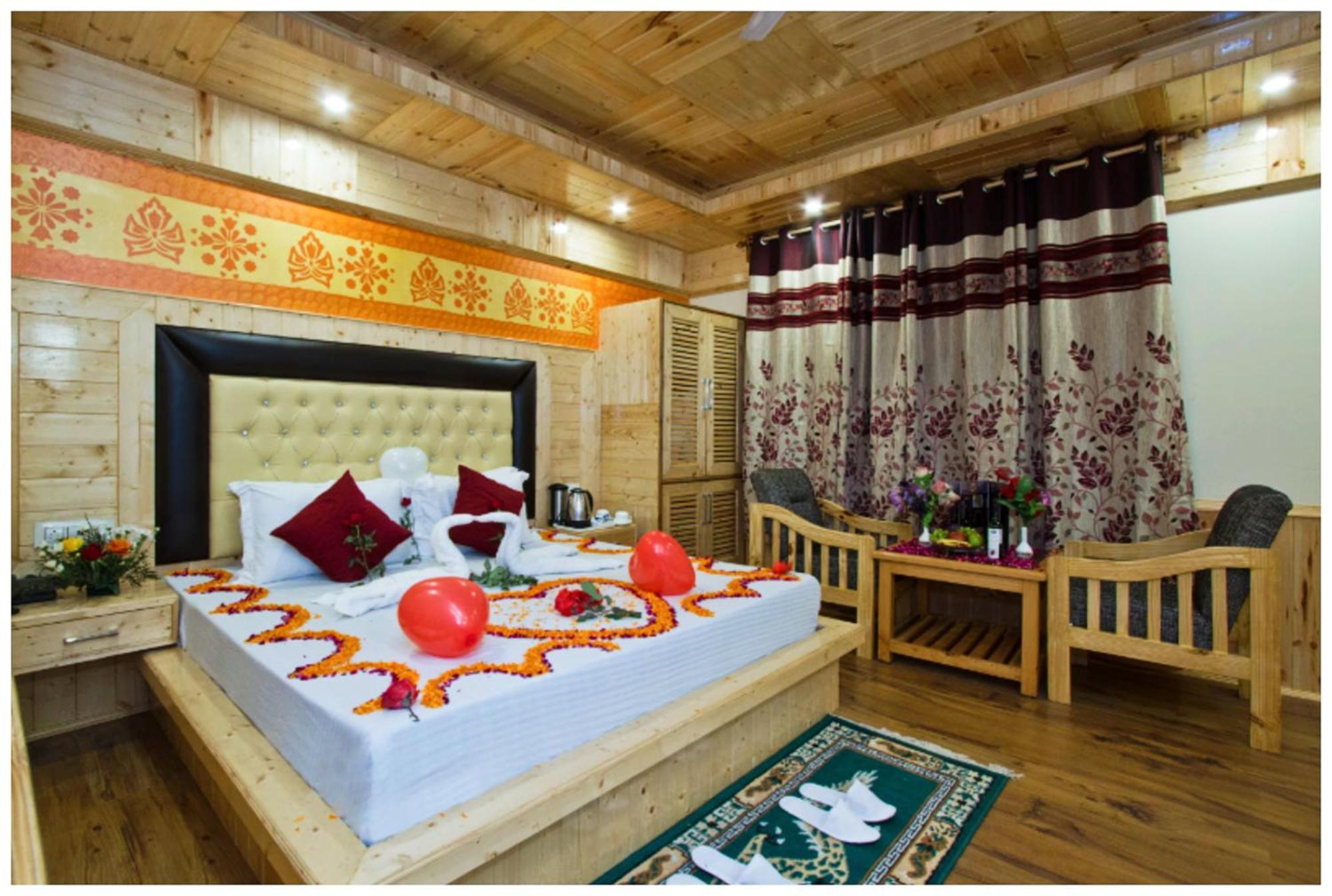 H A R M O N I Near River And Temple Hotel 4*