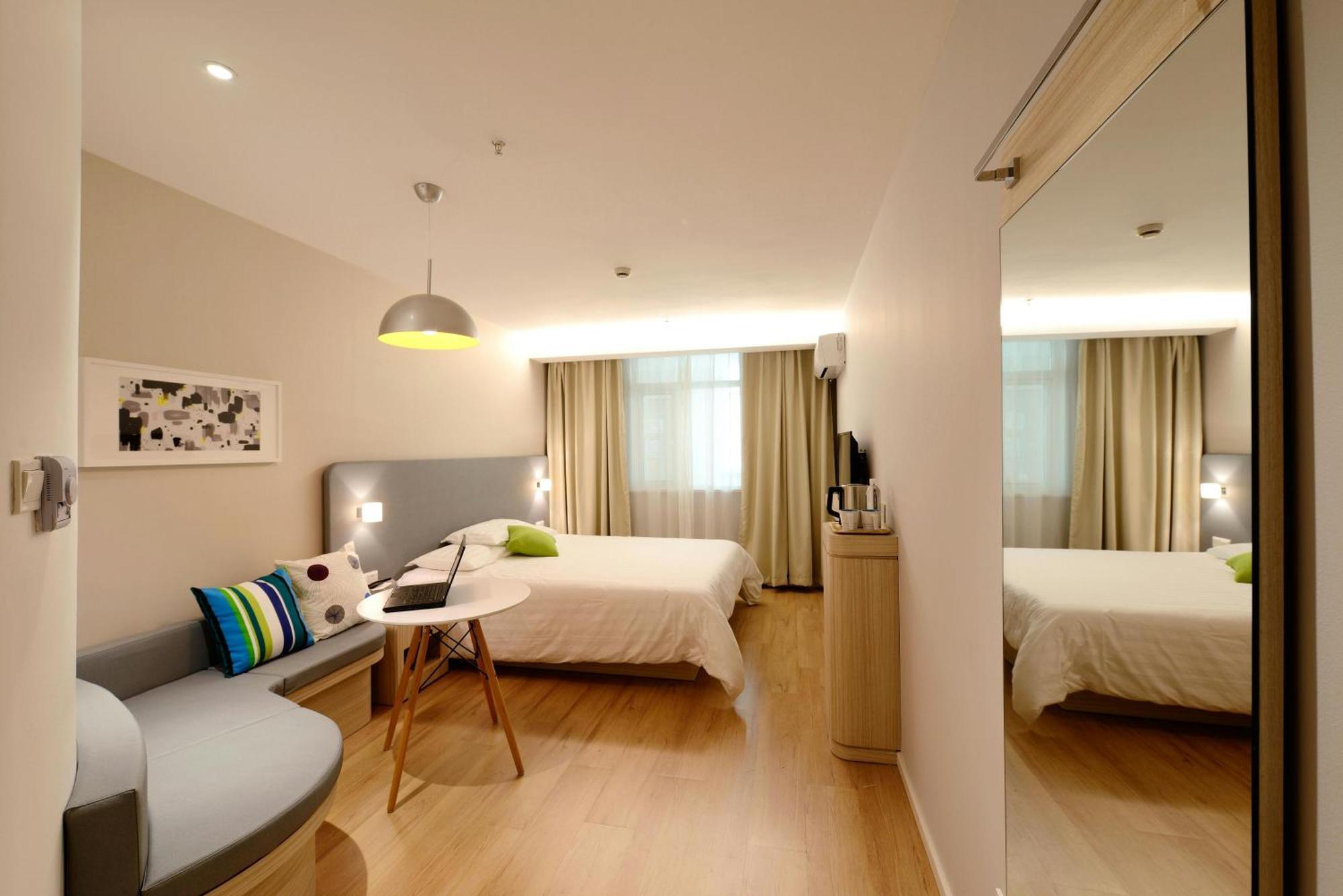 Hotel Riverine Cafe & Riverview Near Mall Road 4*