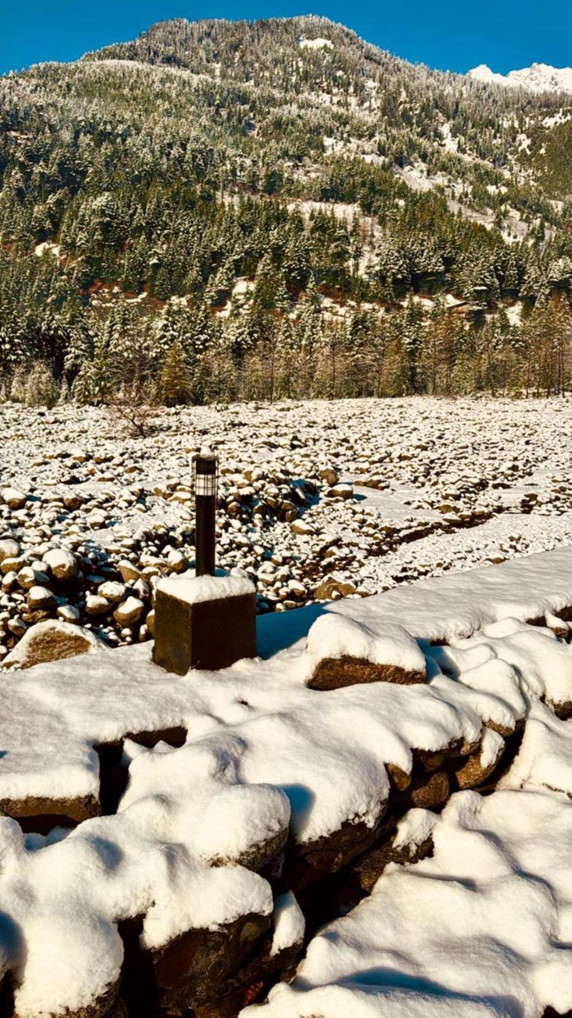 Riverine Cafe & Riverview Near Mall Road Hotel Manali (Himachal Pradesh)