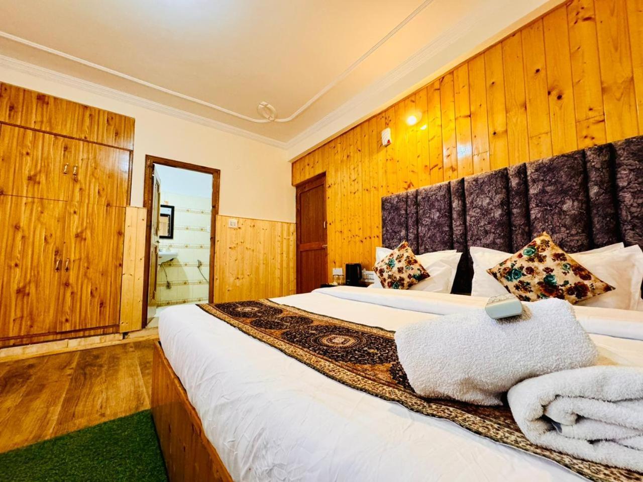 Guest house New Suraj - Near Hadimba Devi Temple *
