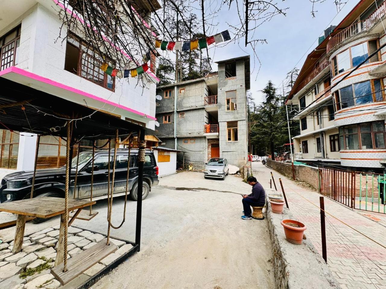 Guest house New Suraj - Near Hadimba Devi Temple *