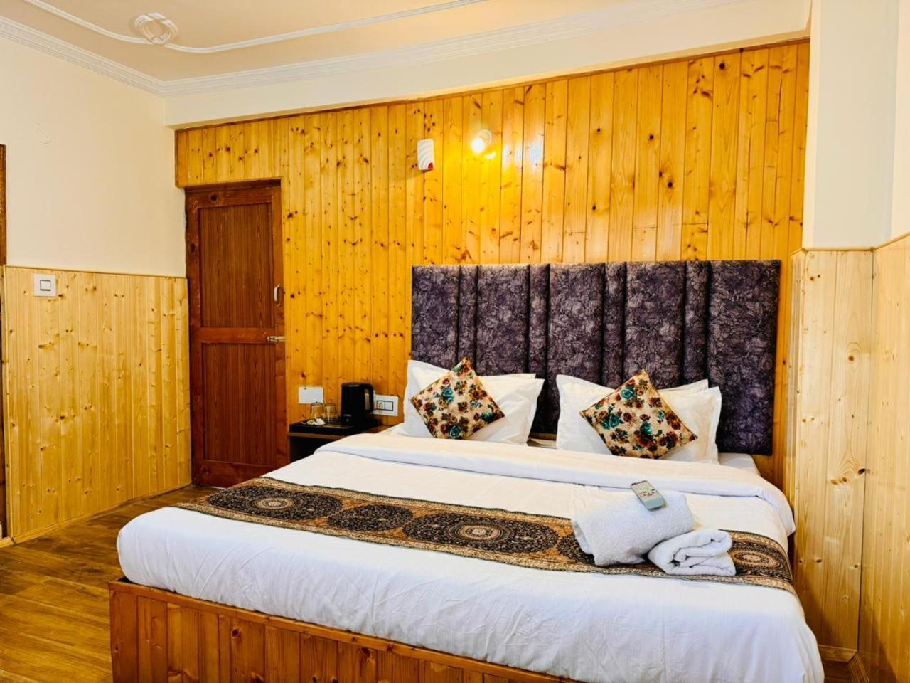 New Suraj - Near Hadimba Devi Temple Guest house Manali (Himachal Pradesh)