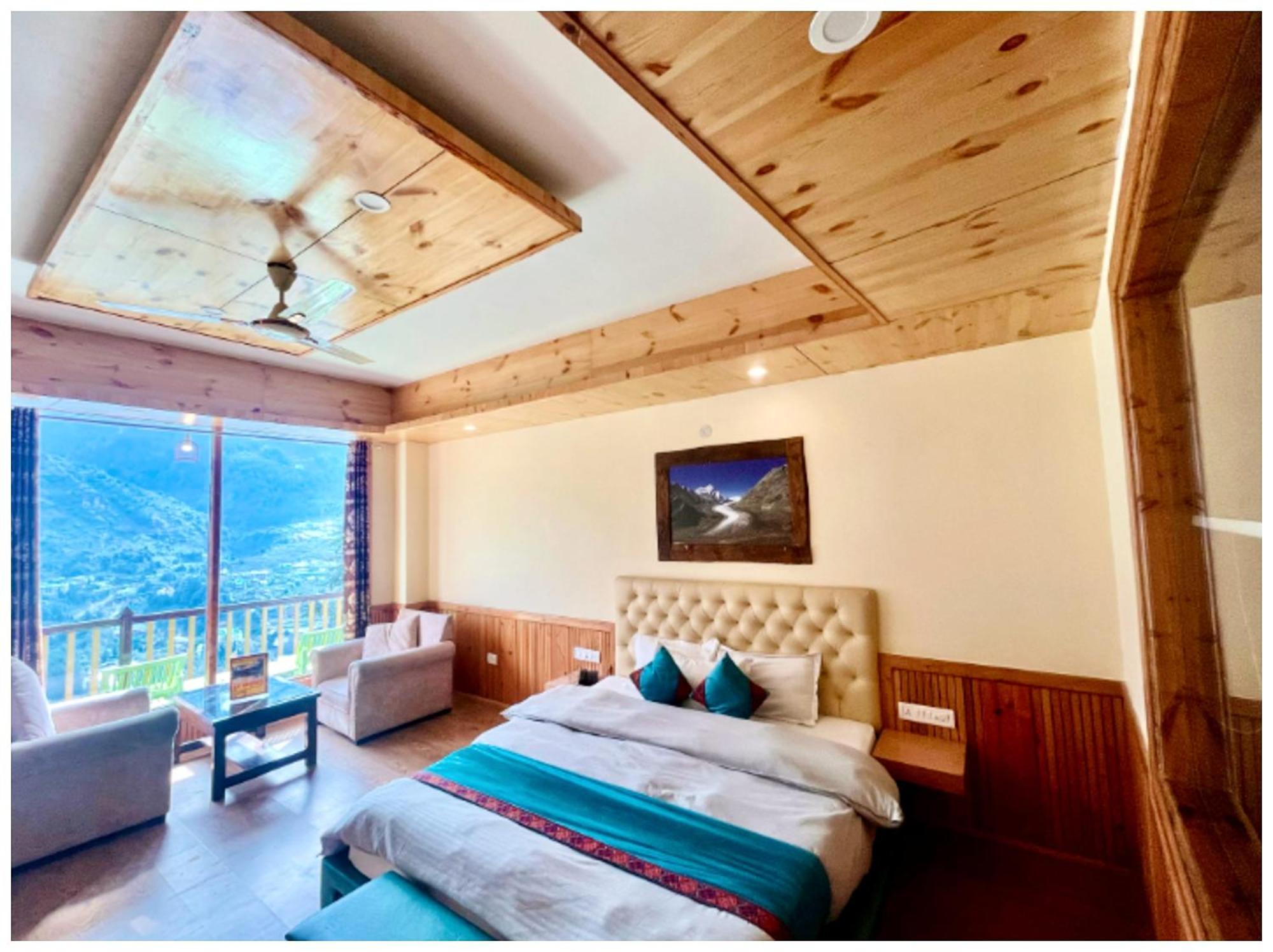 Hotel T H E - B D - R E S O R T - Free Parking - Jungle Safari And Restaurant Facilities -luxury & Spacious - Premium In 4*