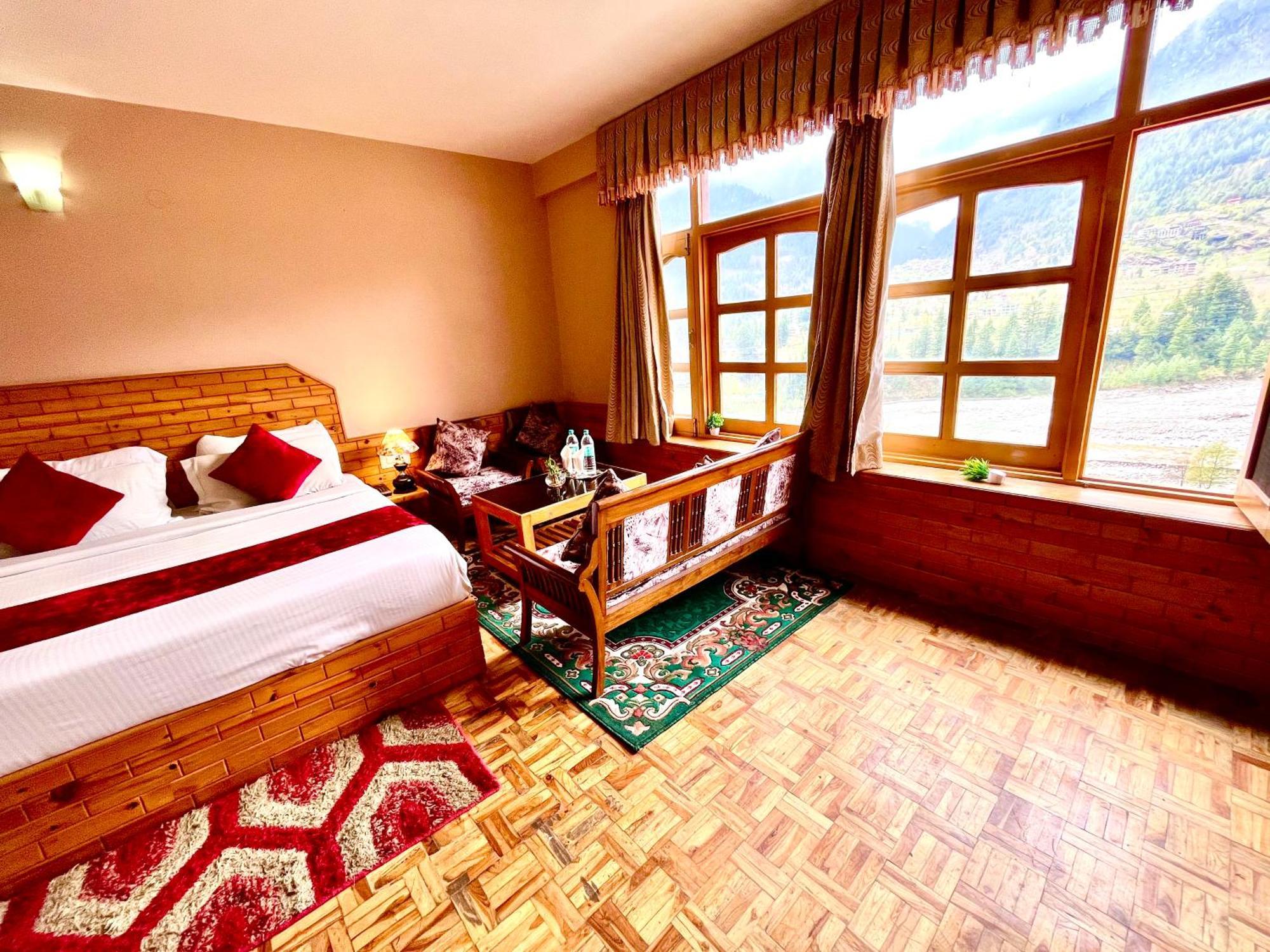 Snow Clad Riverview & Resort, Hotel Manali (Himachal Pradesh)