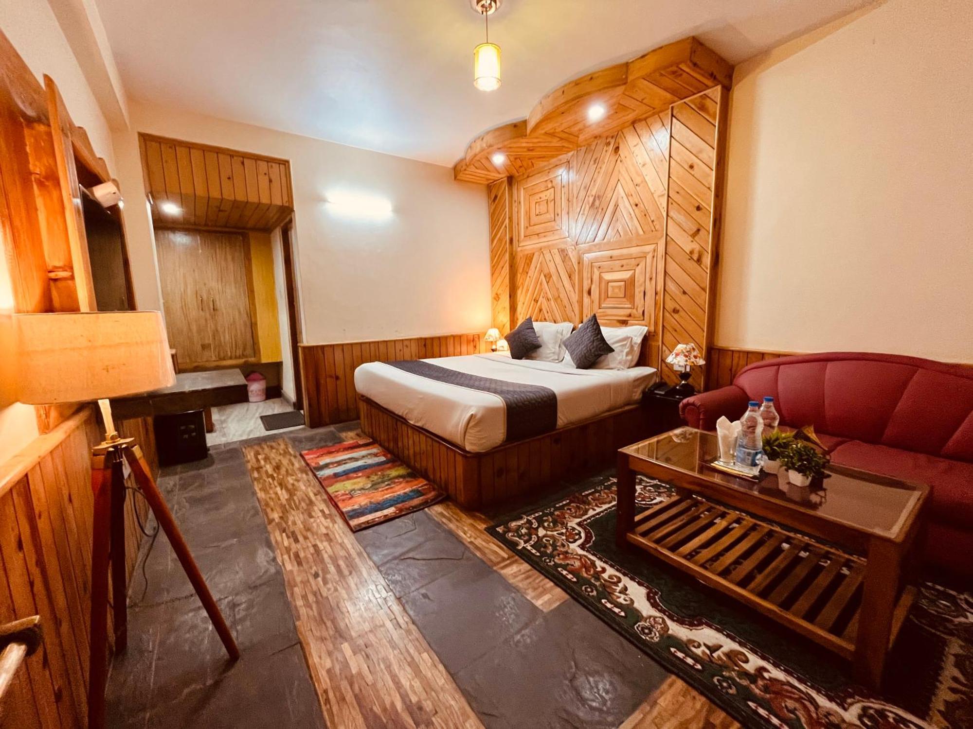 Snow Clad Riverview & Resort, Manali (Himachal Pradesh)