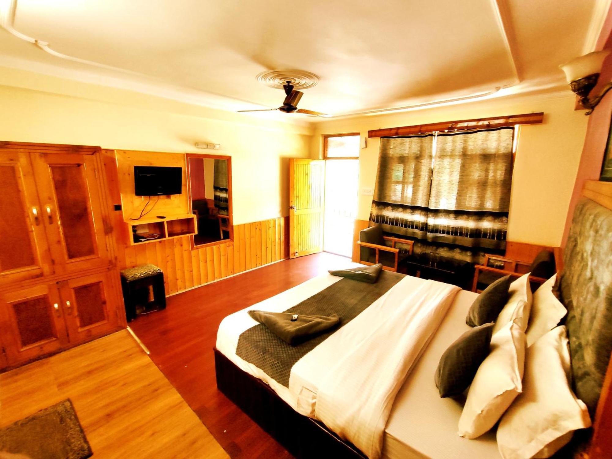Elena Aastha Regency- A Valley View 3*