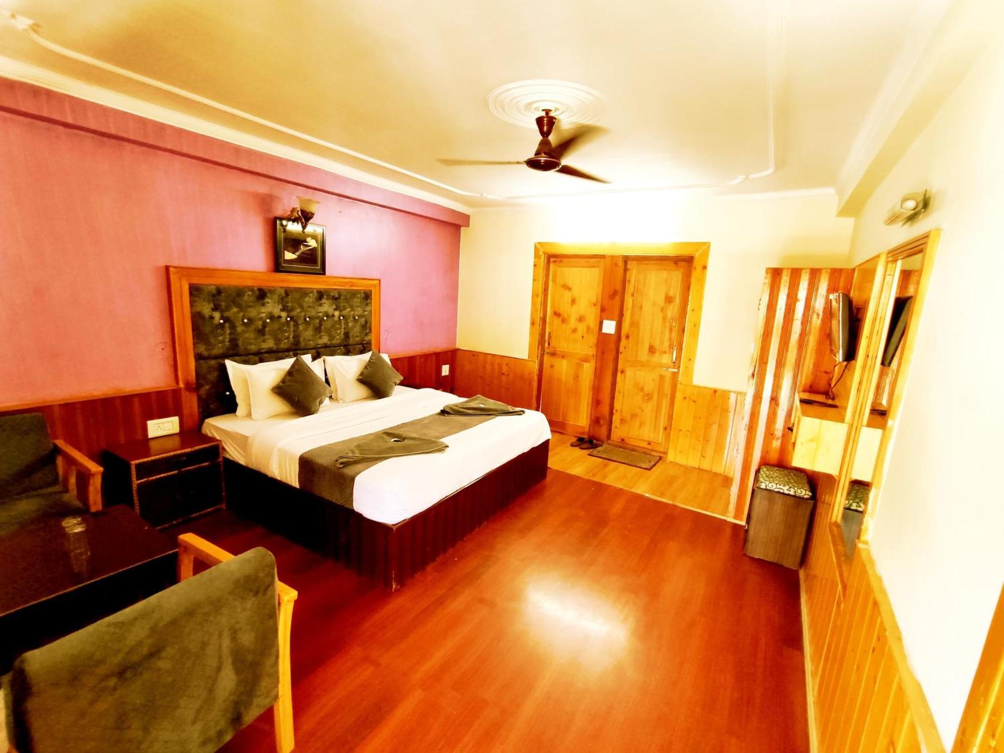 Elena Aastha Regency- A Valley View Hotel 3*