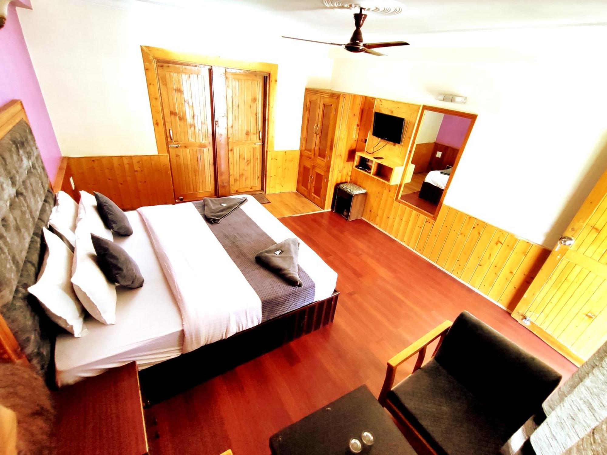 Elena Aastha Regency- A Valley View Hotel 3*