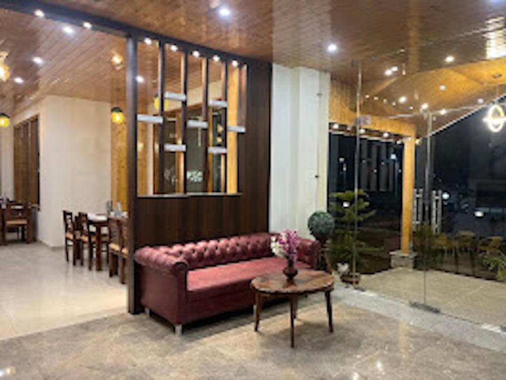 Hotel Mountain Majesty'S Inn Rooms & Restaurant