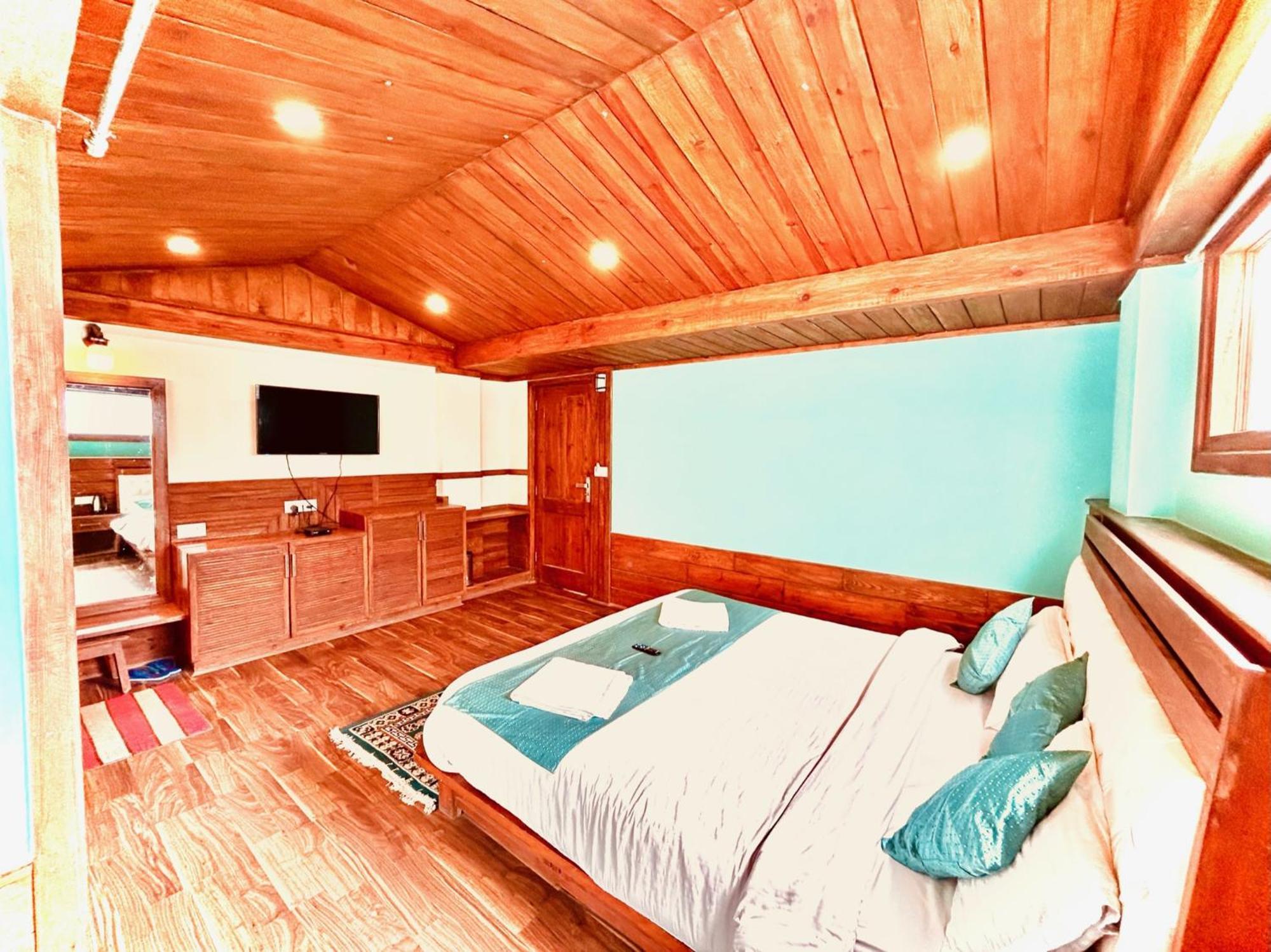 Tanglewood 3*