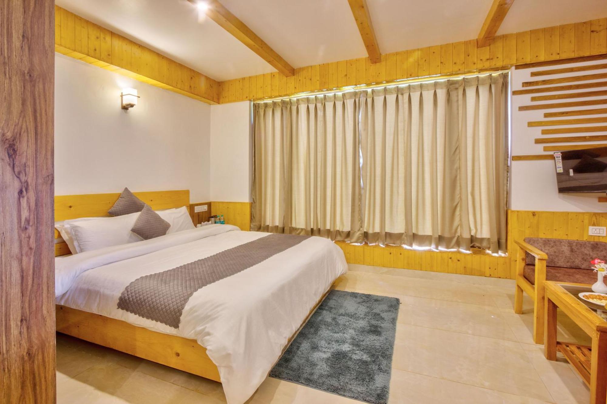 Hotel La Aero In Snow Mountains Manali (Himachal Pradesh)