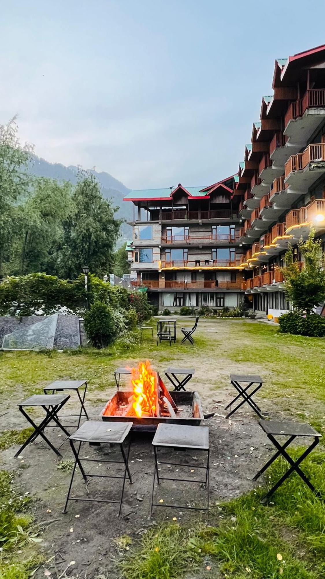Himalayan Resort, - !!riverside !! Big Garden With Bonfire !! Guest Preferred !! Scenic River & Mountain View !! Big Parking !! Luxury Balcony !! Playing Zone !! Of The Year Hotel