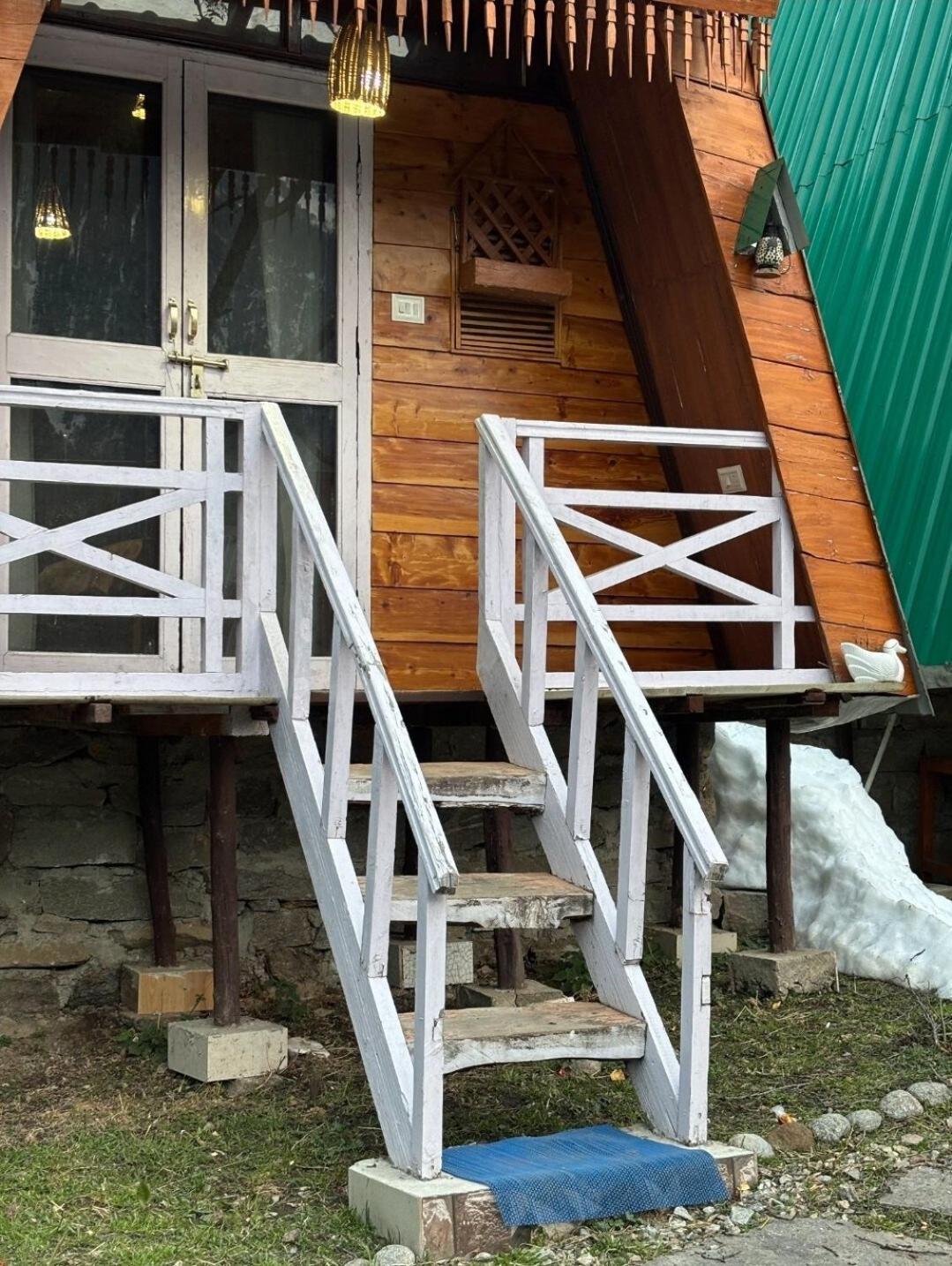 Chalet Kaira Huts Manali (Himachal Pradesh)