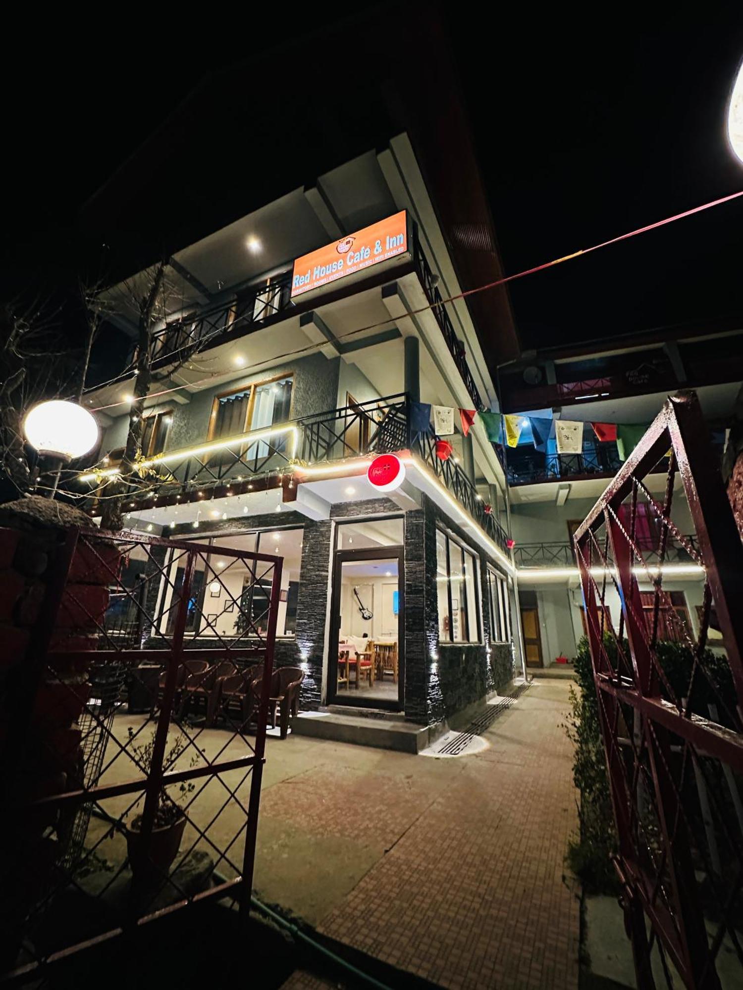 Red House Cafe And Hotel